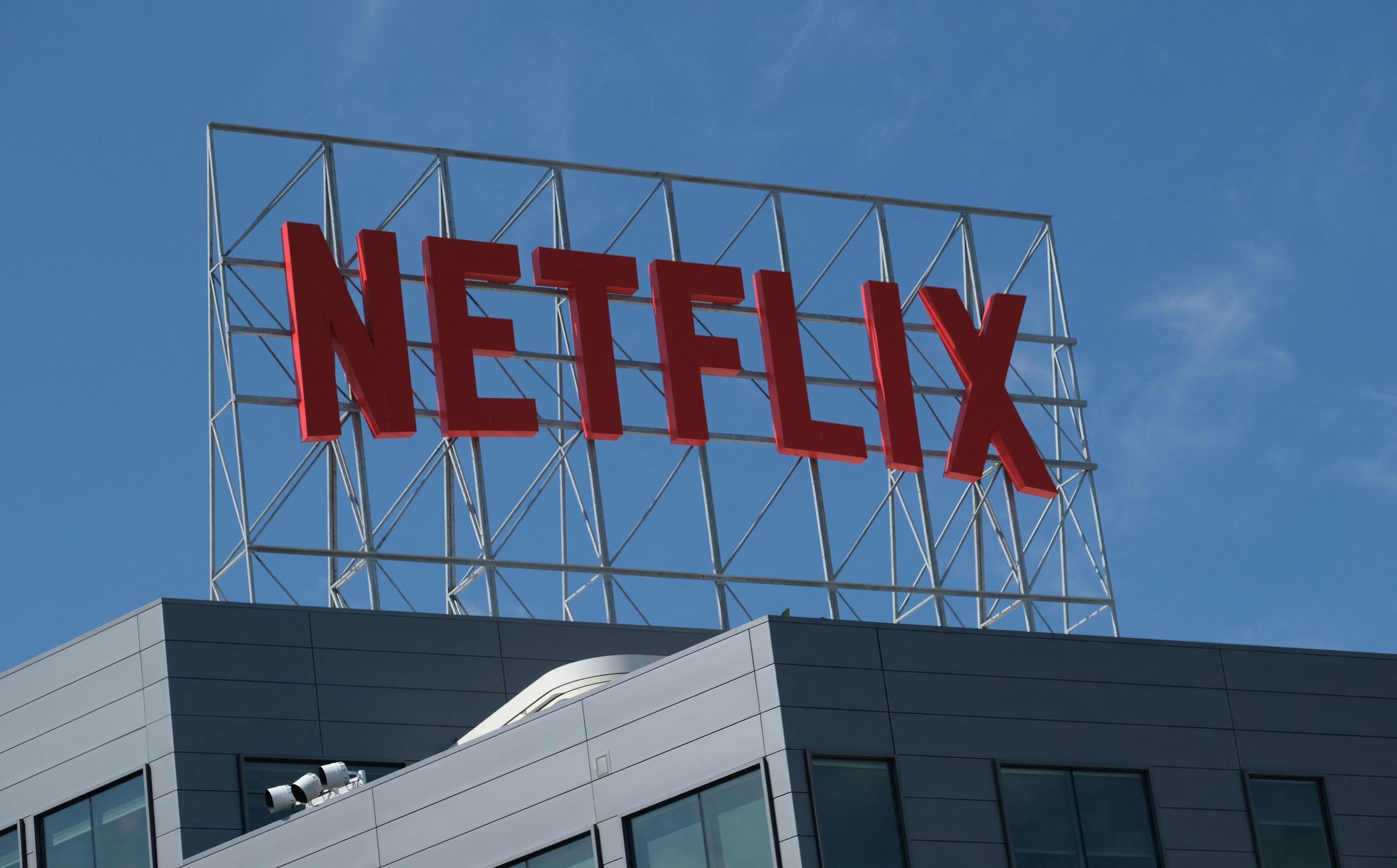 Netflix: muchos rivales y menos valor en su vuelco a la publicidad con Microsoft