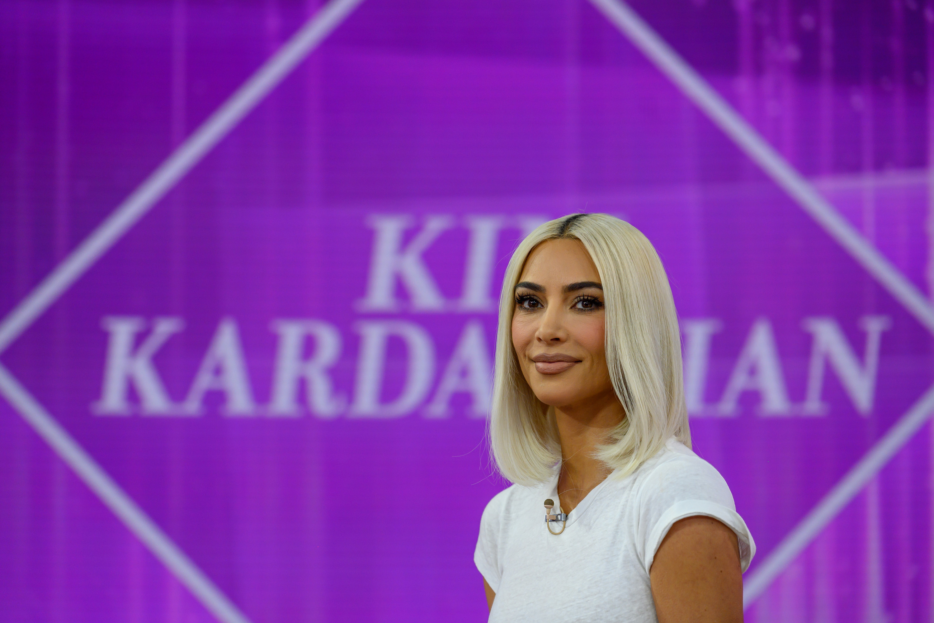 Kim Kardashian habla sobre su belleza "alcanzable" y desata la polmica con motivo?