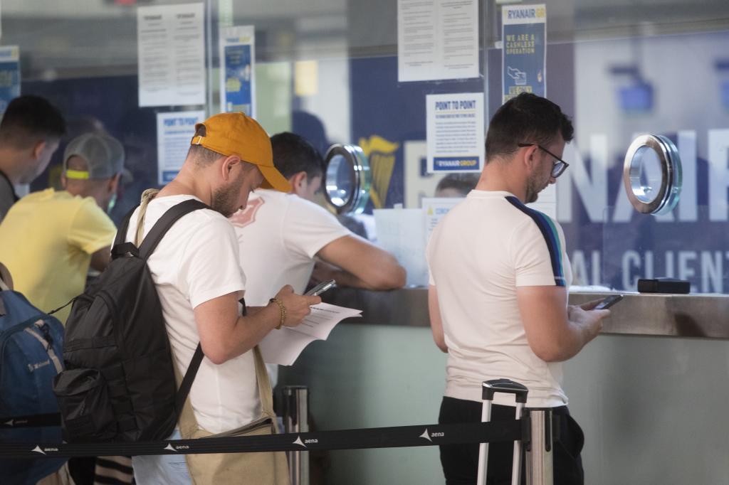 Las huelgas de Ryanair y Easyjet suman 27 cancelaciones en vísperas de la ‘operación salida’ de mediados de julio