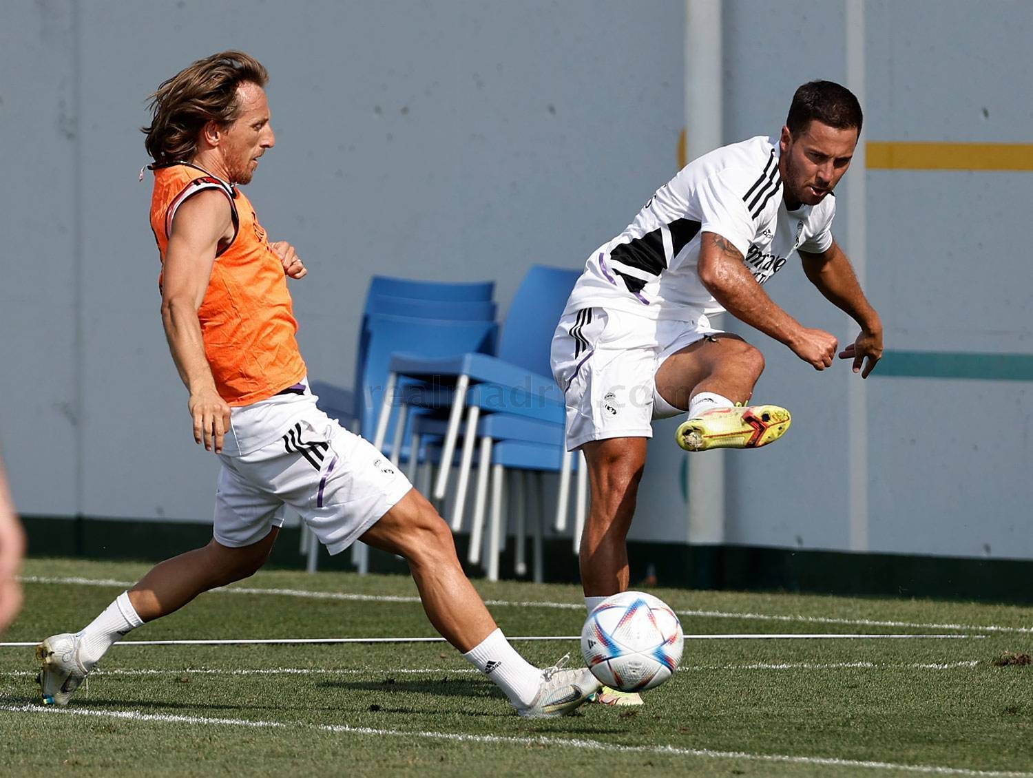Hazard y Modric, durante el entrenamiento en Valdebebas.