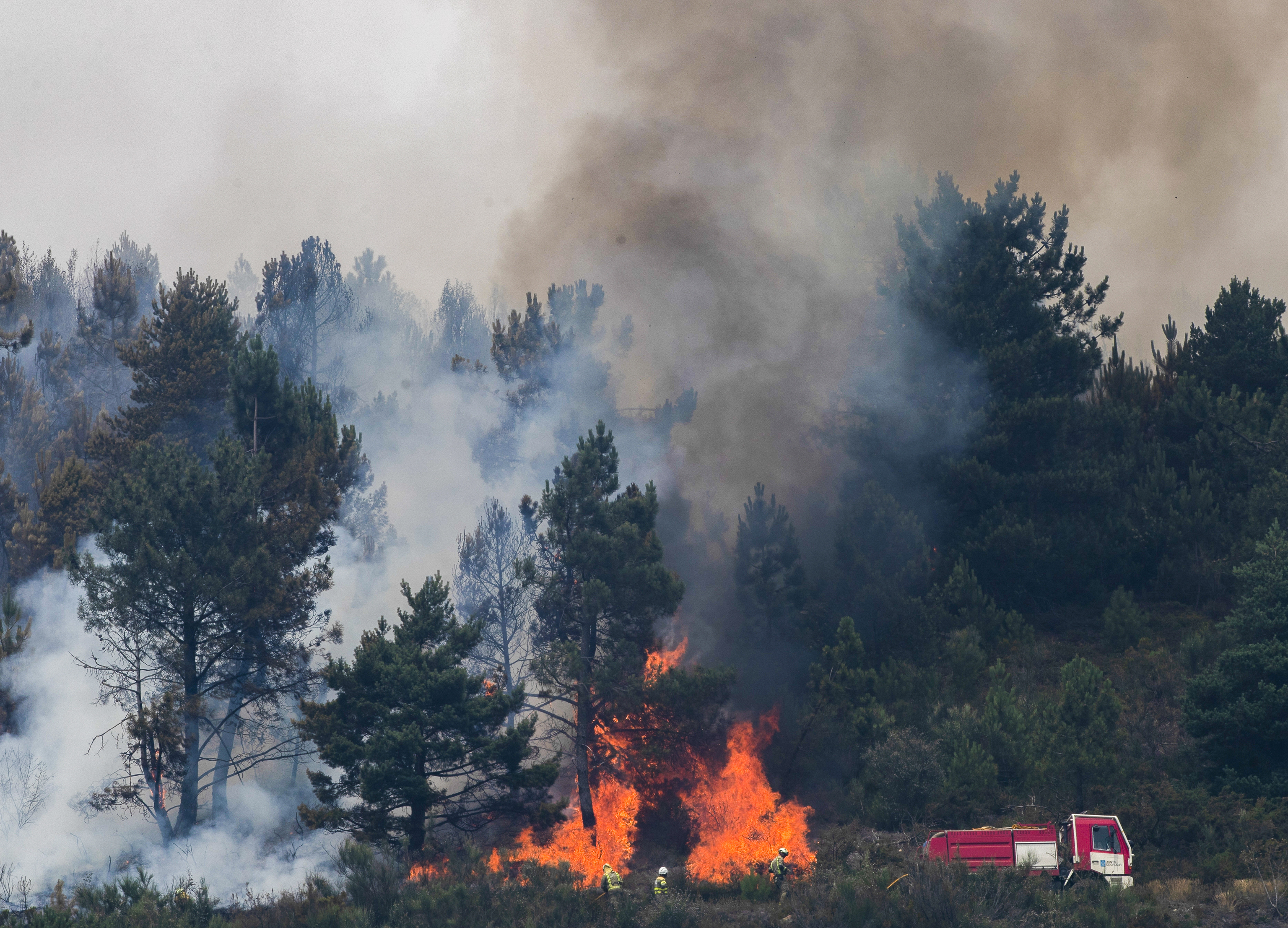 Incendio forestal, el sábado, en la Sierra de O Courel, Lugo