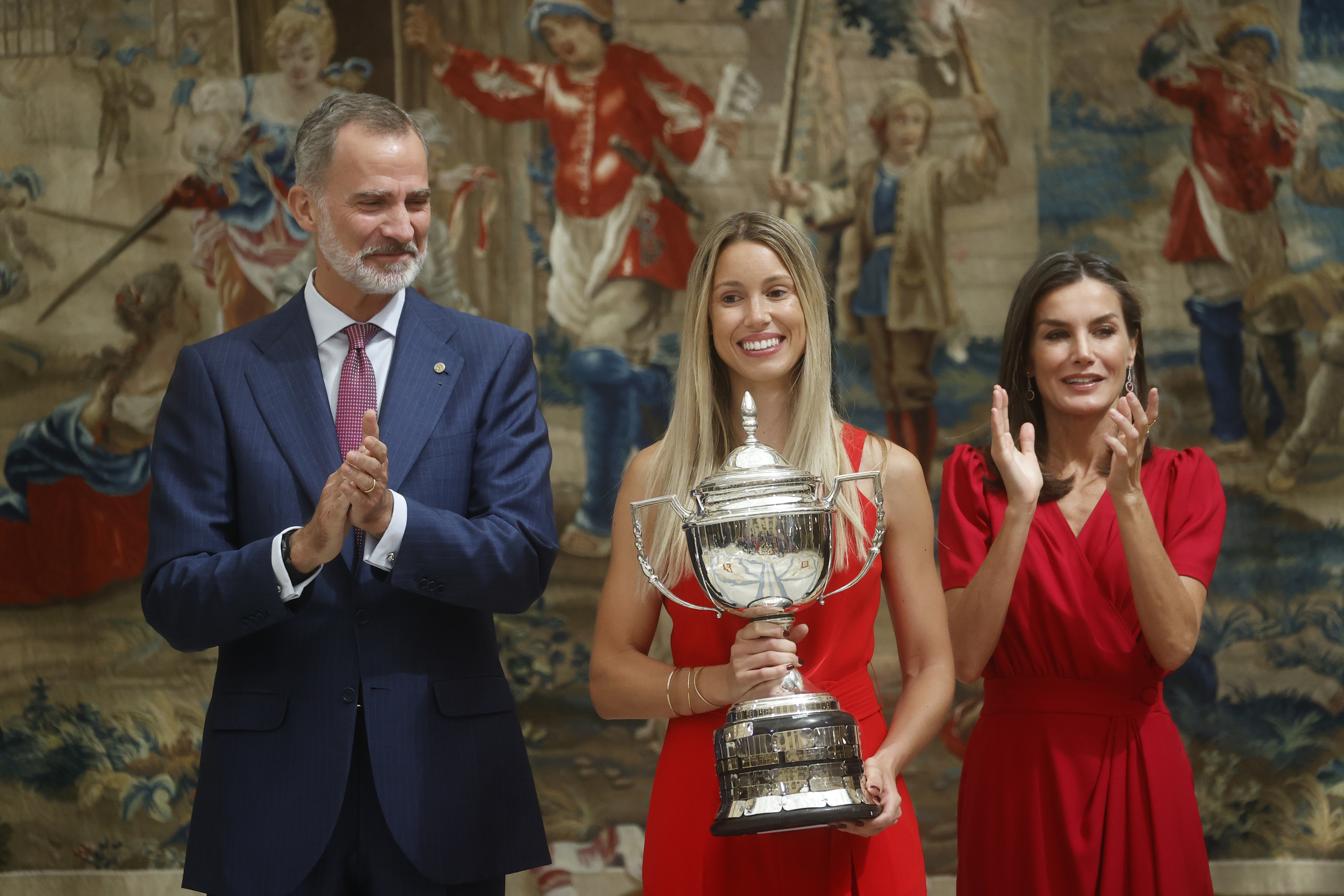 Maribel Nadal, hermana de Rafa, recoge el premio a la Academia del tenista.