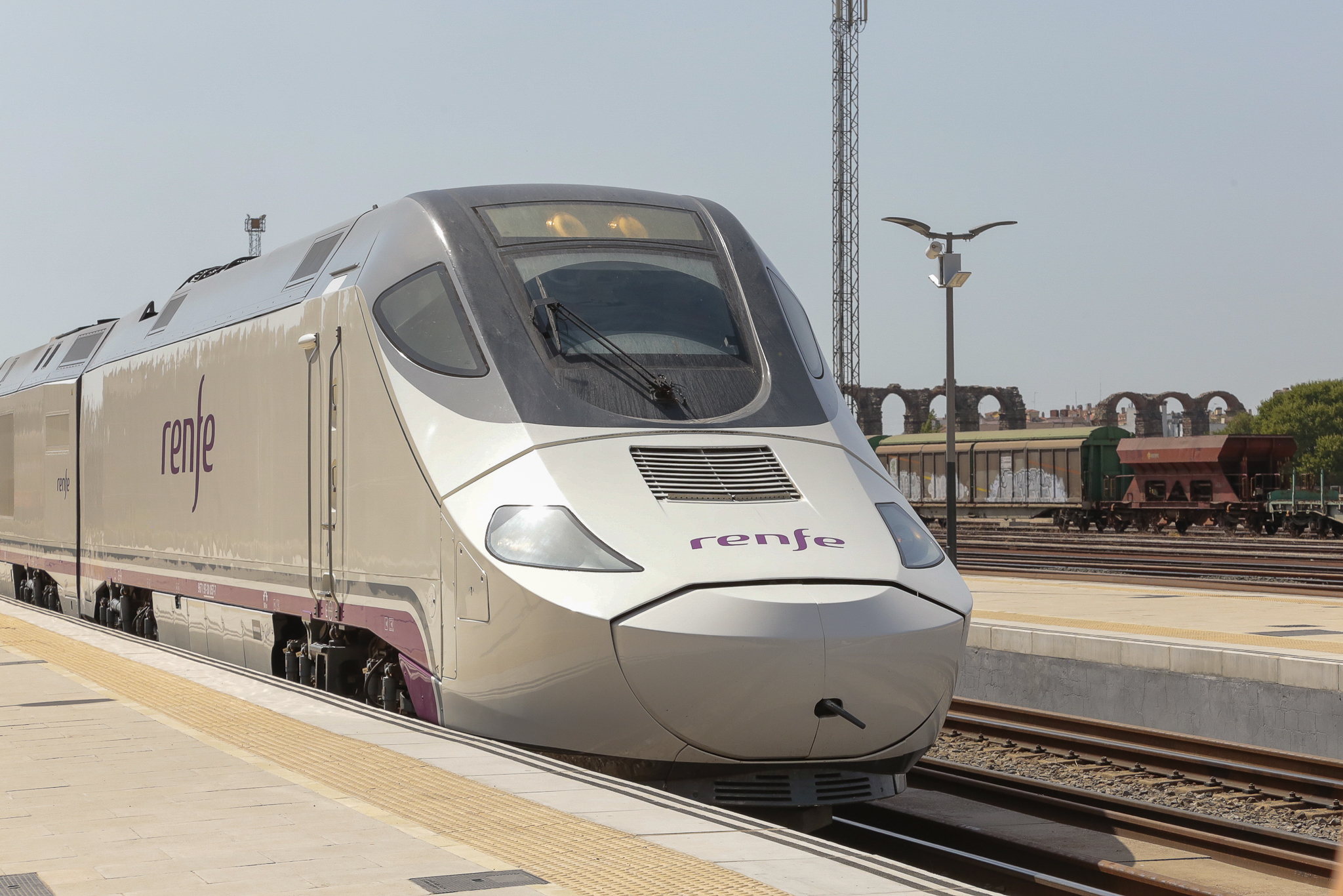 El tren que ha inaugurado la nueva lnea ferroviaria en Extremadura.