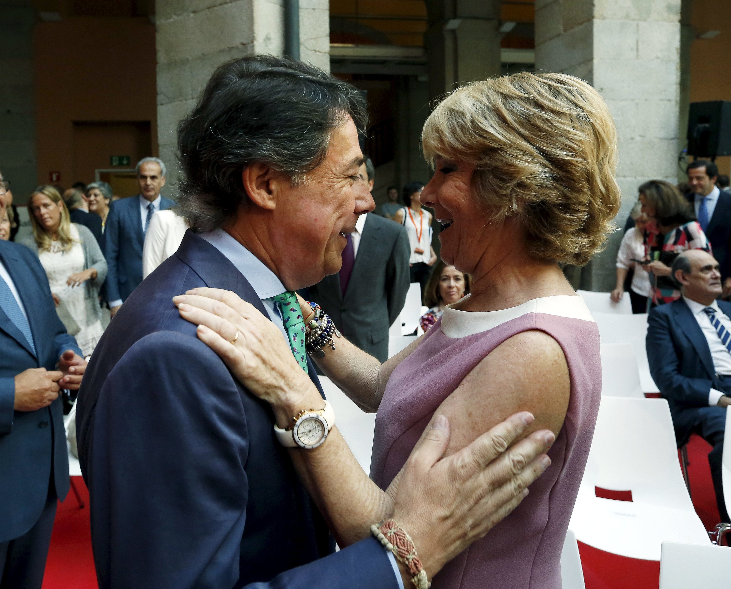Ignacio Gonzlez y Esperanza Aguirre en la toma de posesin de Cristina Cifuentes como presidenta de la Comunidad de Madrid.