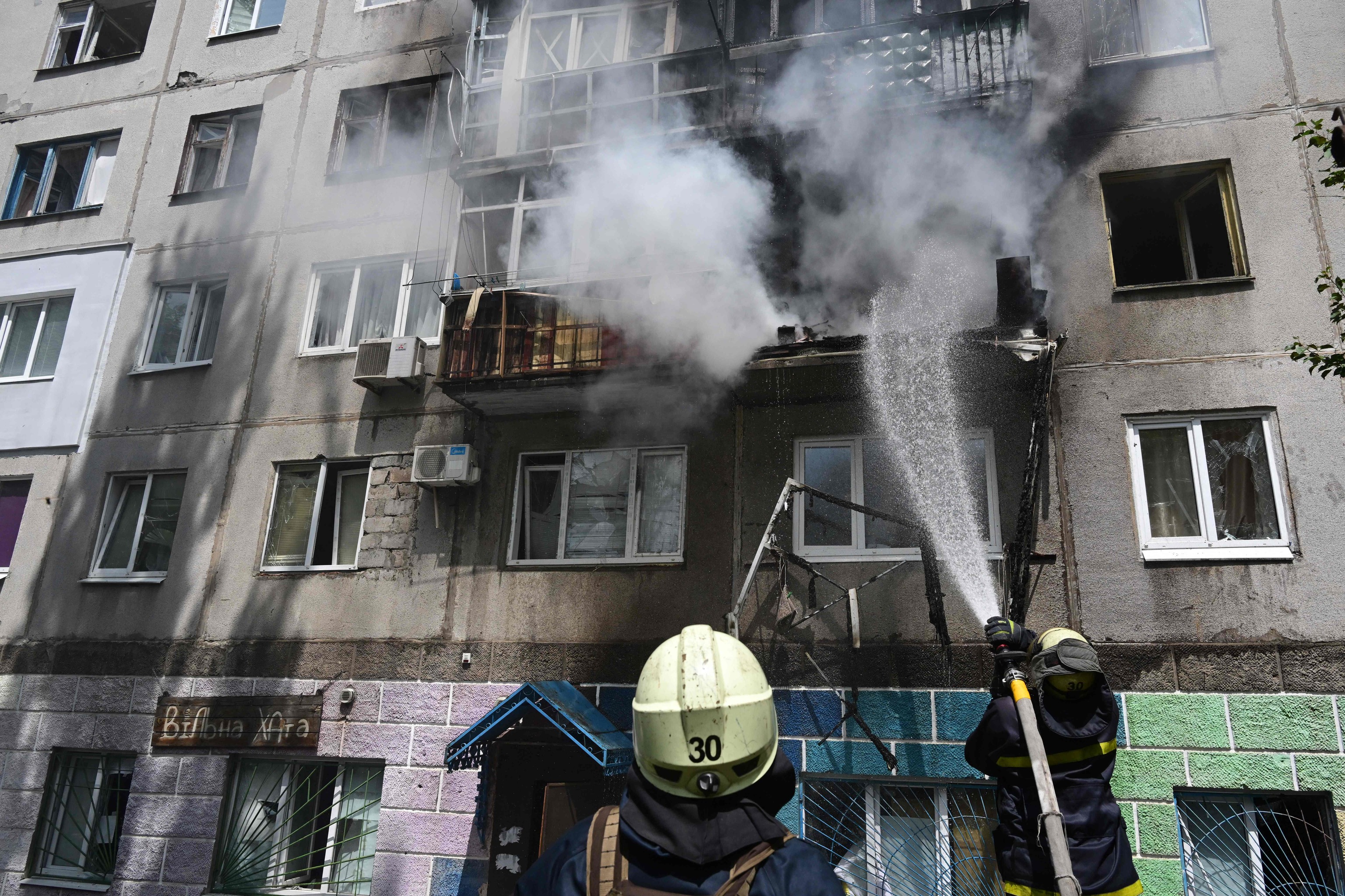 Ataque aéreo en edificios civiles en el centro de Kramatorsk, en el este de Ucrania.