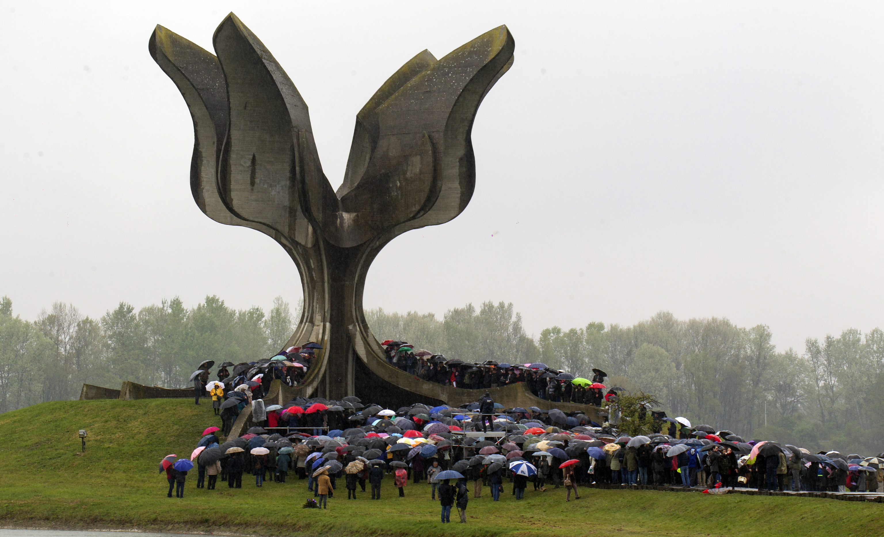 Homenaje a las víctimas del campo croata de Jasenovac