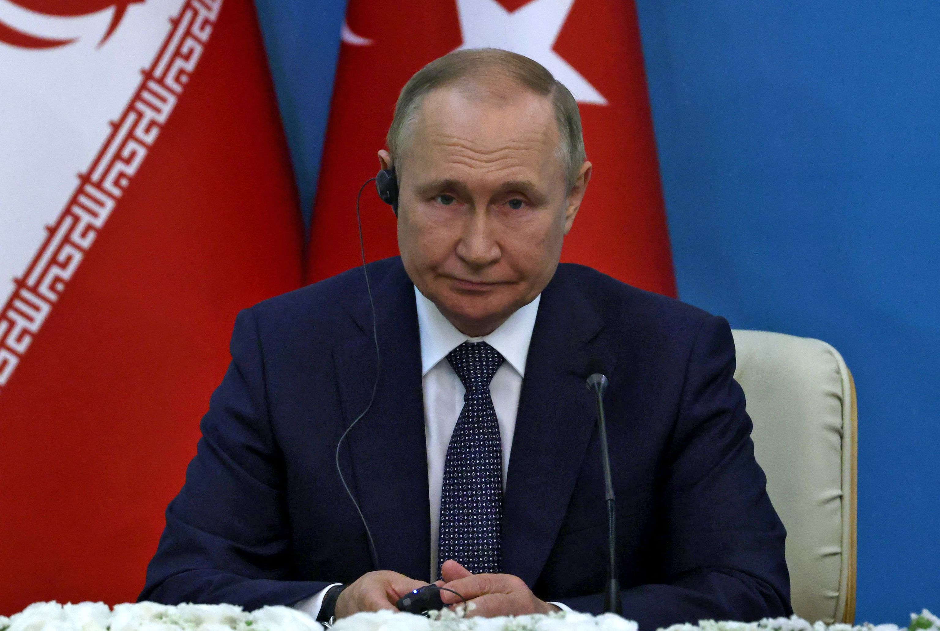 Sólo un diplomático en Occidente habla con el Kremlin: ¿ha llegado la hora de negociar con Putin?