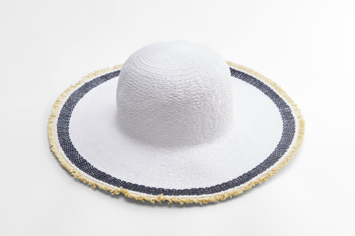 ALT: Sombrero de Zara deshilachado.
