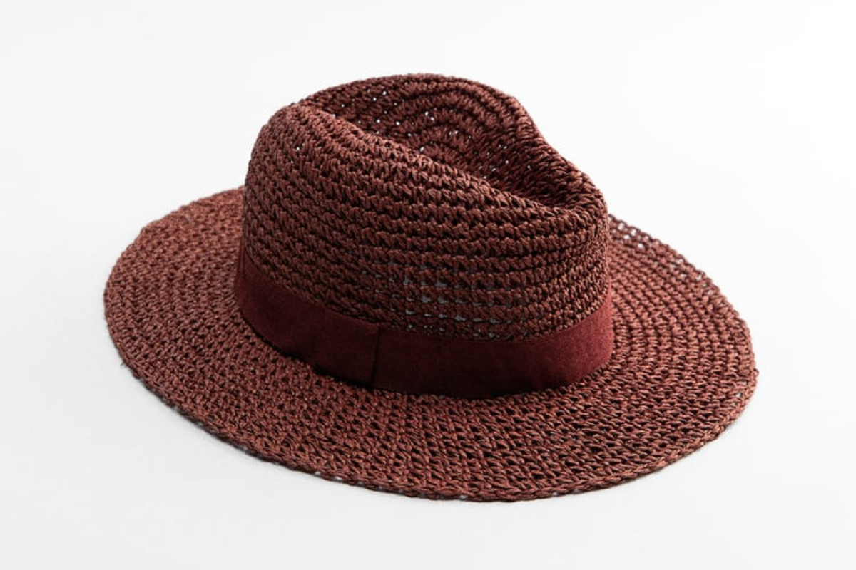 ALT: Sombrero de Zara marrn