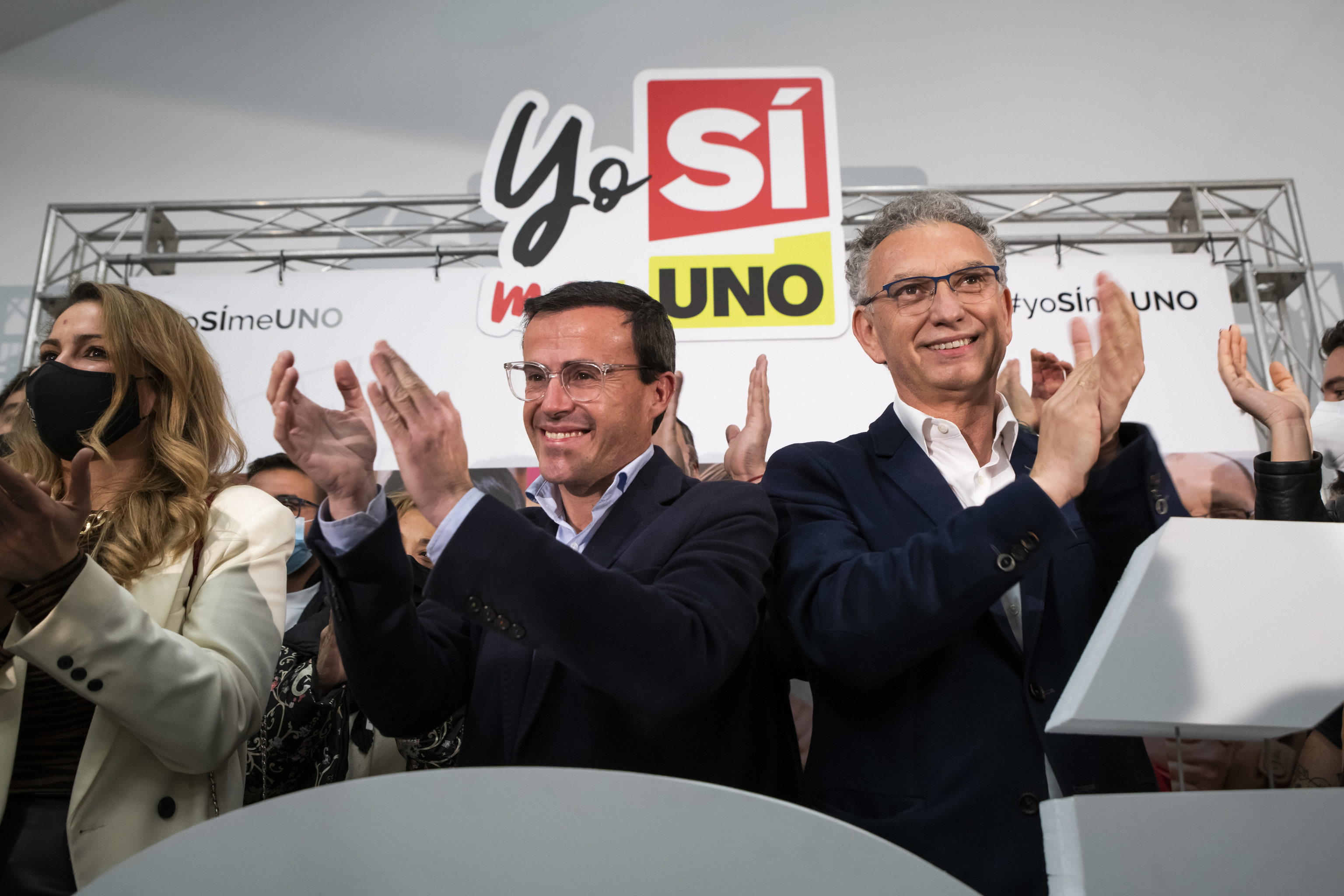 Los alcaldes de Villanueva de la Serena, Miguel ngel Gallardo (izqda.), y Don Benito, Jos Luis Quintana, tras el resultado del referndum.