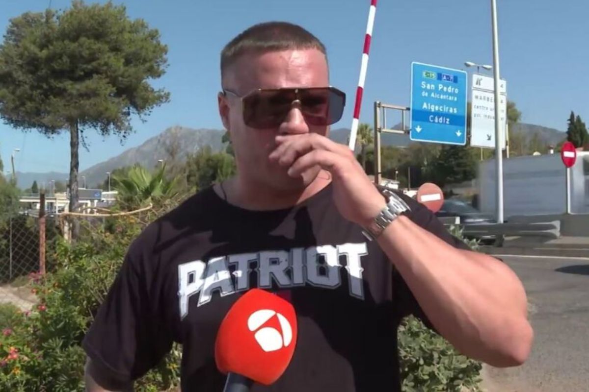 Espejo Pblico pide perdn por los comentarios racistas de un entrevistado con smbolos neonazis
