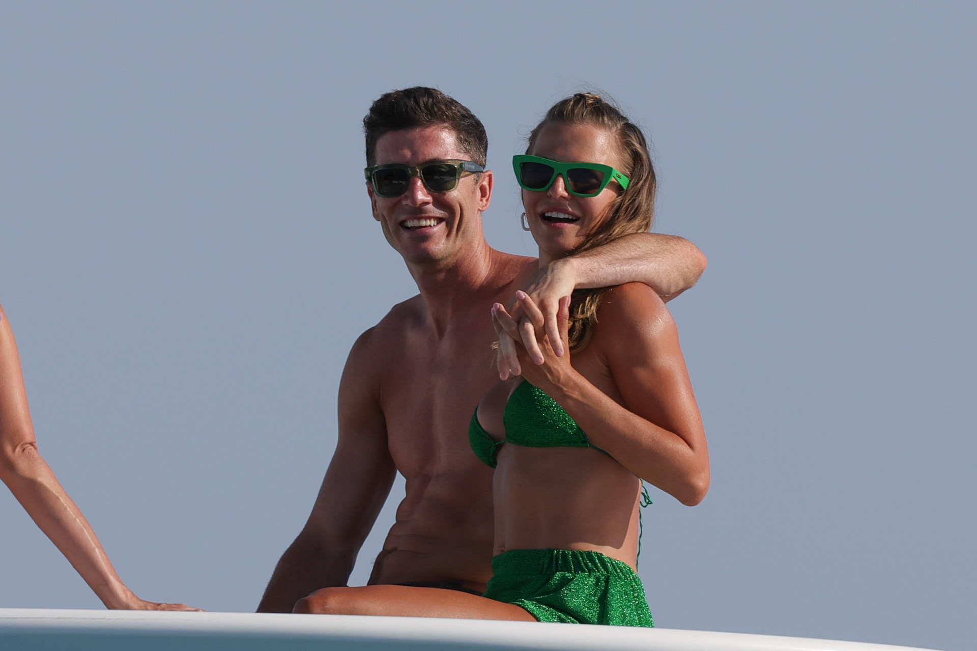 Robert Lewandowski y Anna Lewandowska en su barco en Mallorca