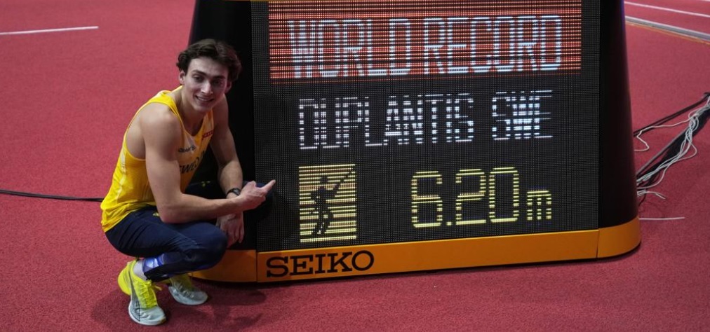 Duplantis, el pasado marzo, tras su récord mundial en Belgrado.