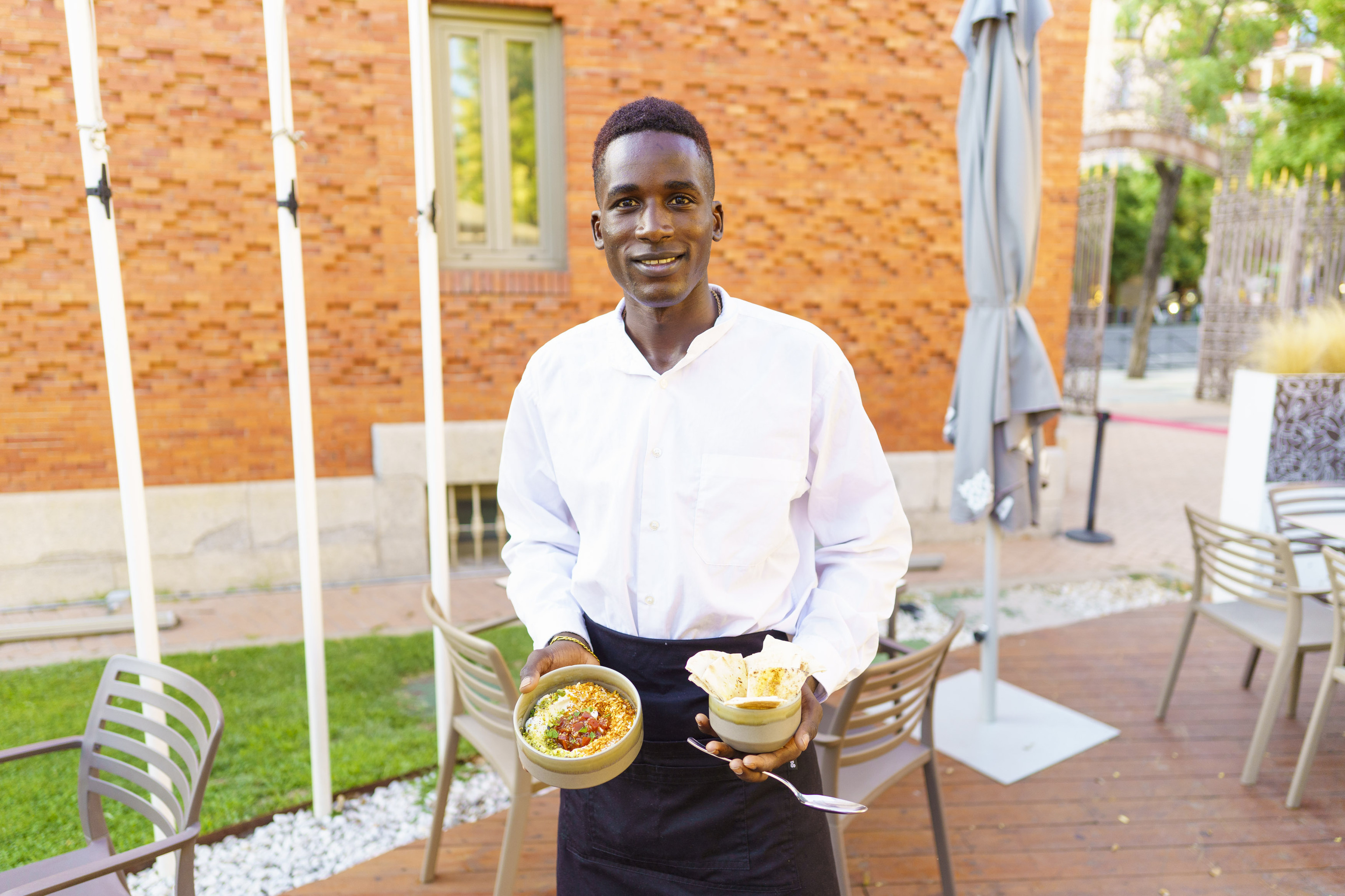 Doudou, de Mali, muestra uno de los platos.