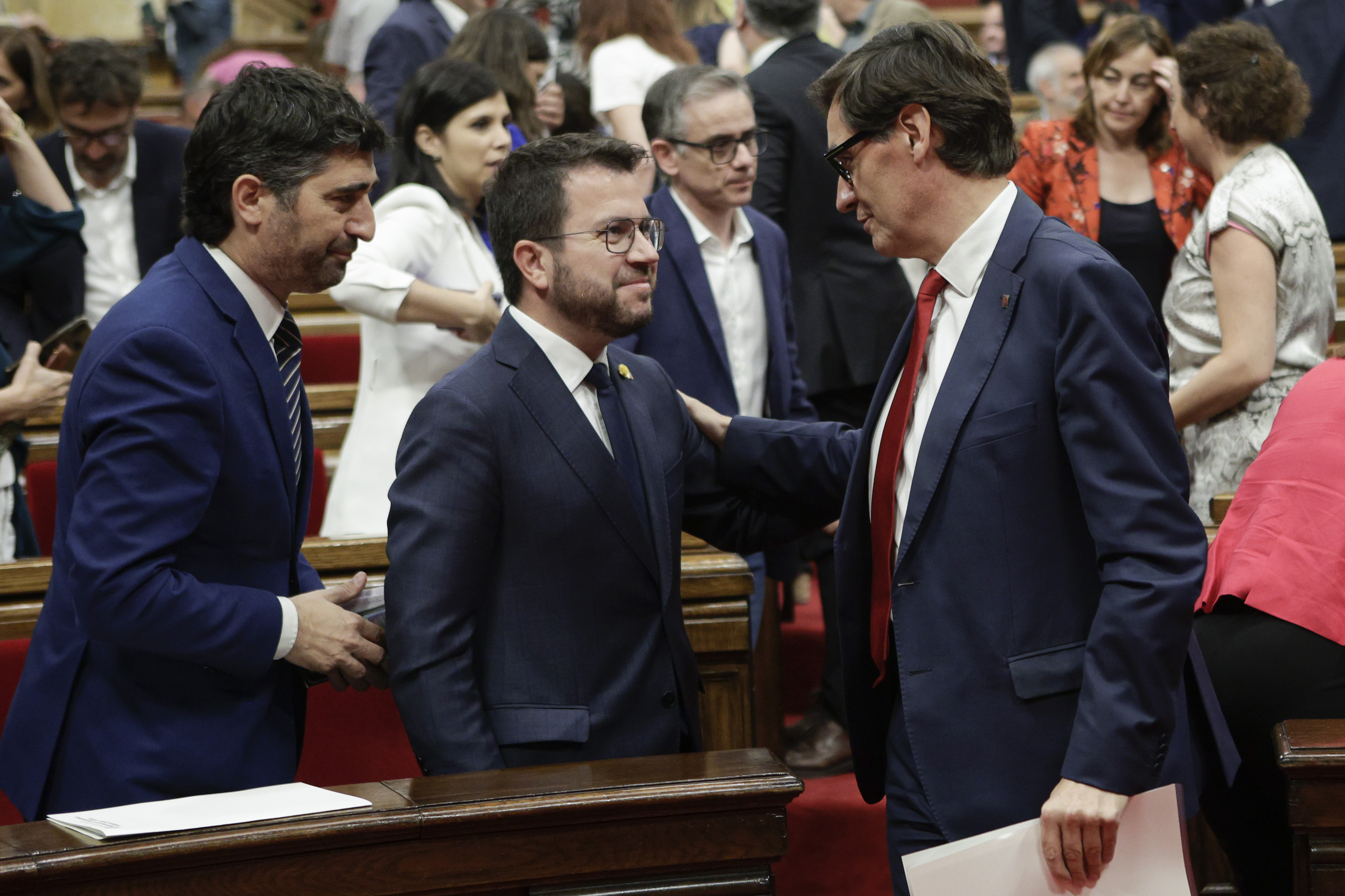 Pere Aragons y Salvador Illa en el Parlament.
