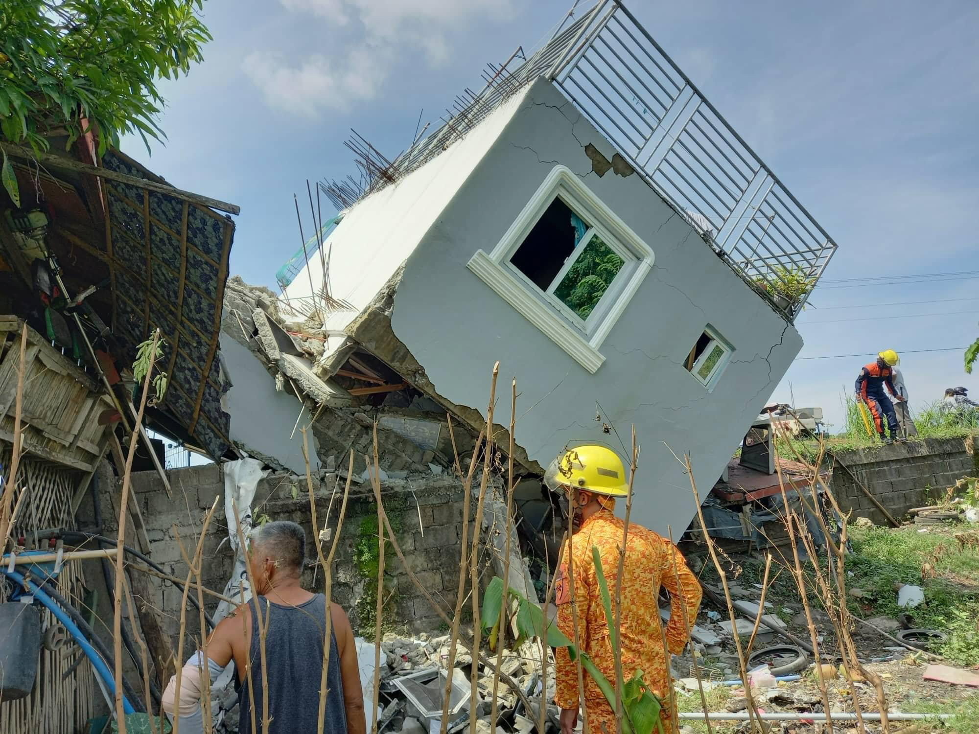 Al menos cuatro muertos tras un terremoto en Filipinas que deja daños en numerosos edificios históricos