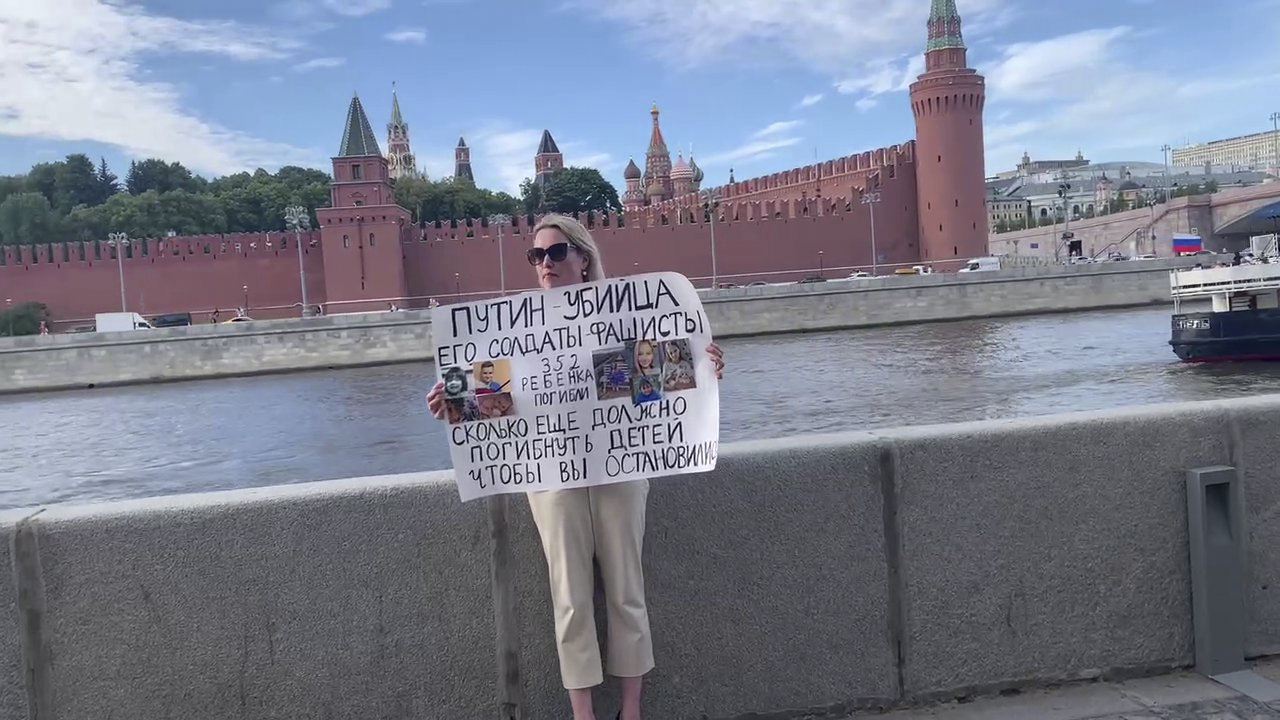 Marina Ovsyánnikova, durante su reciente protestas contra la guerra en Ucrania