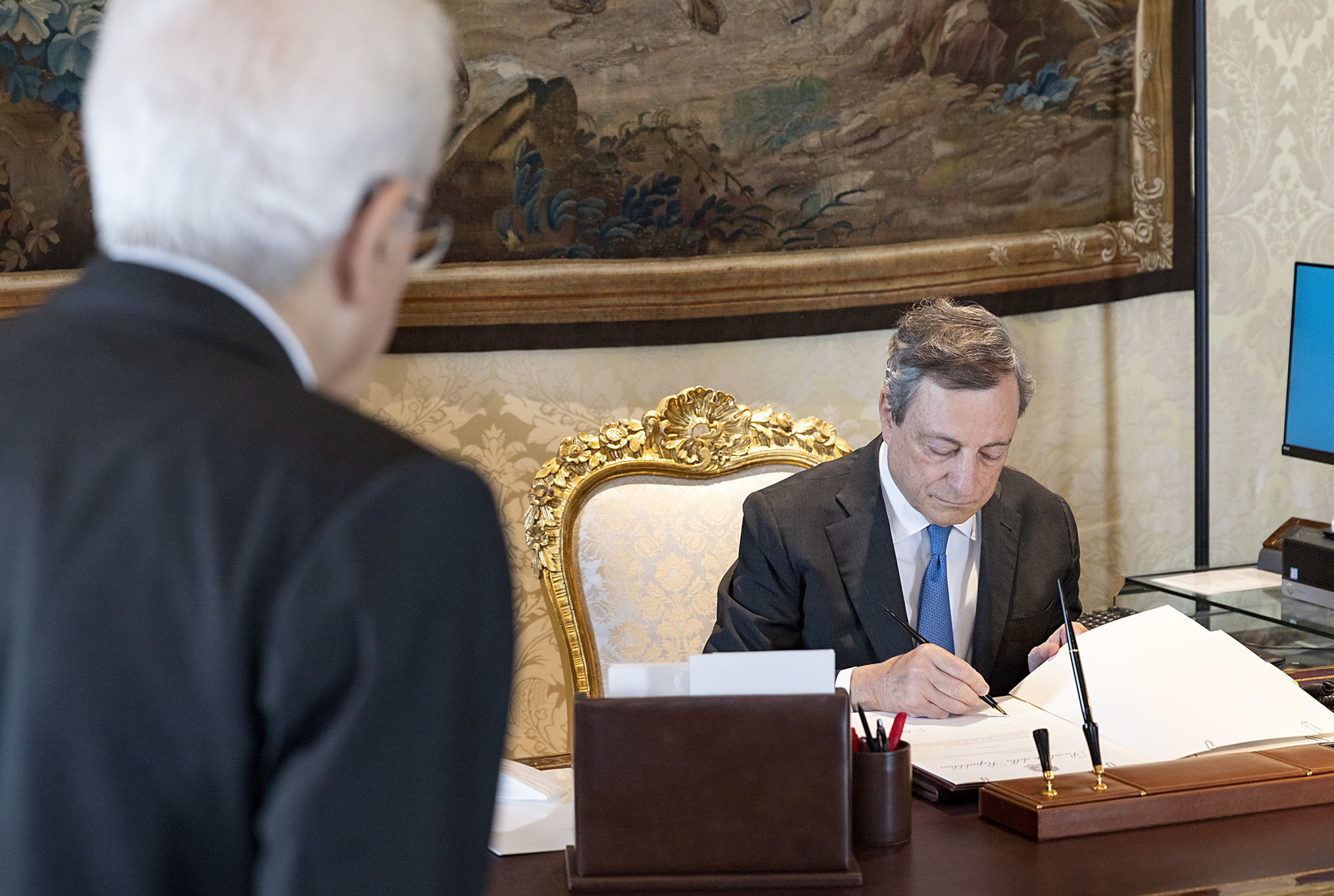 Mario Draghi durante una reunin con Sergio Mattarella.