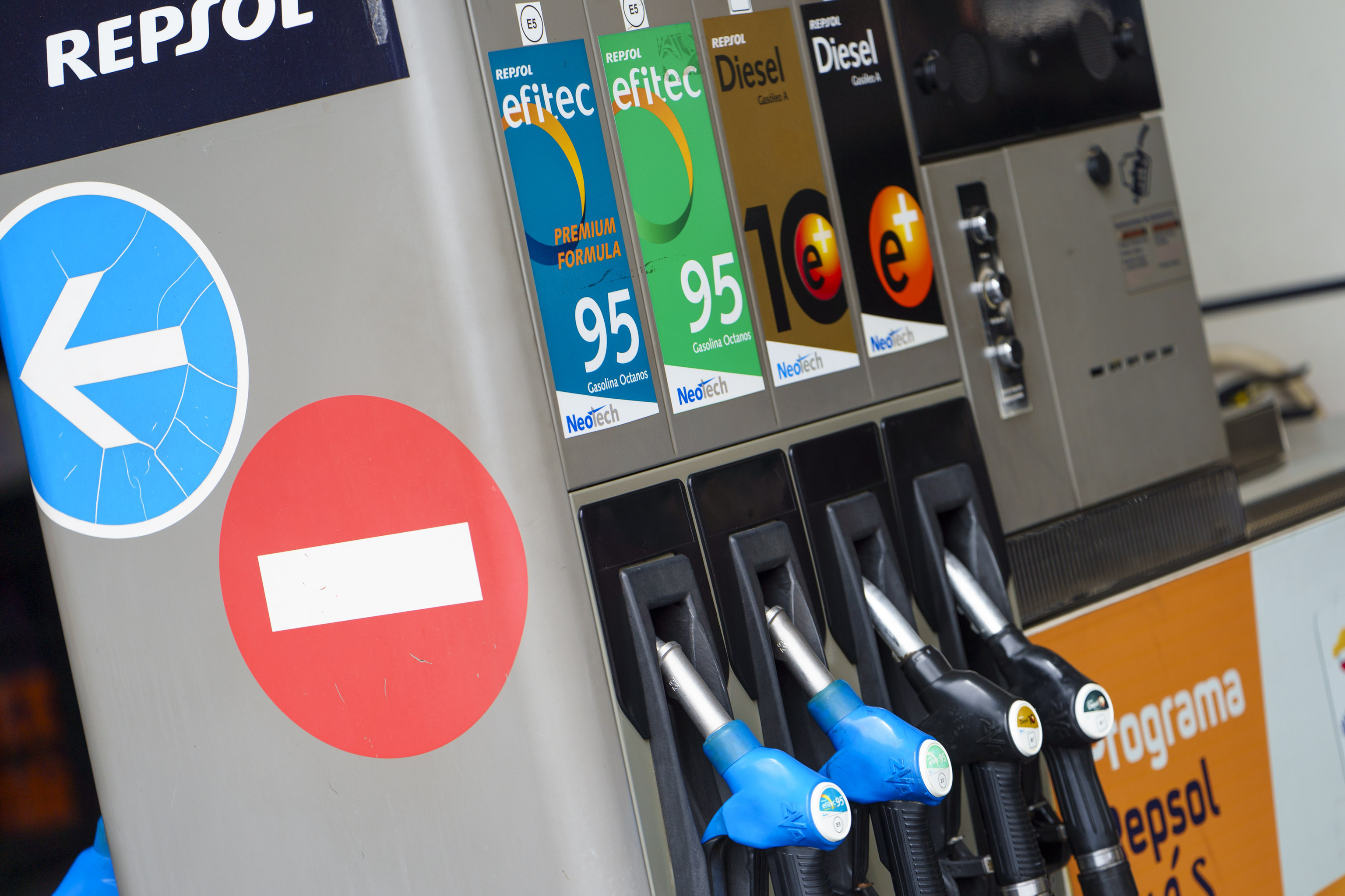 El precio de los carburantes sigue bajando a las puertas de agosto