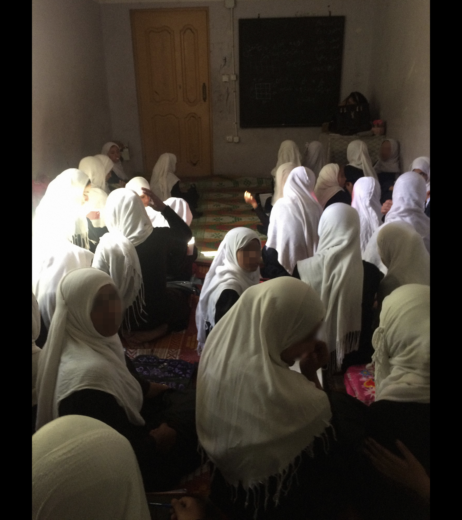 Escuelas secretas (y prohibidas) para nias en Afganistn