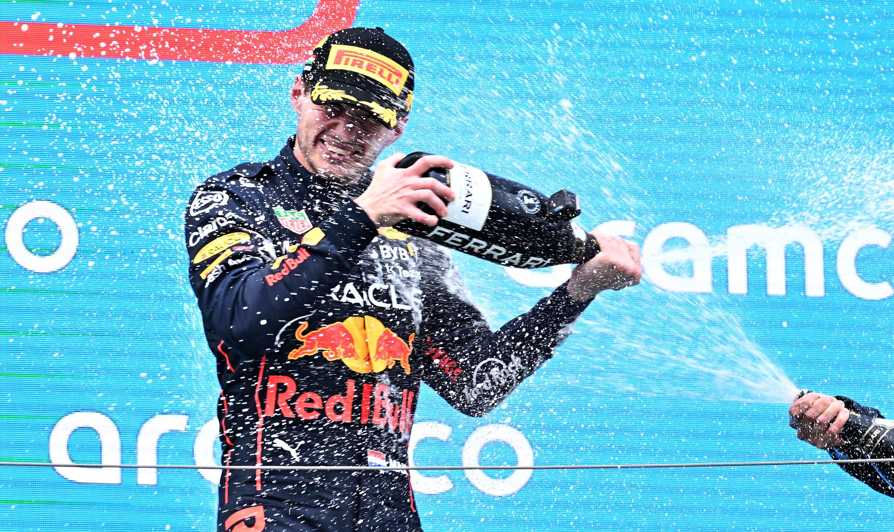 Verstappen, vencedor en el podio de Hungaroring.