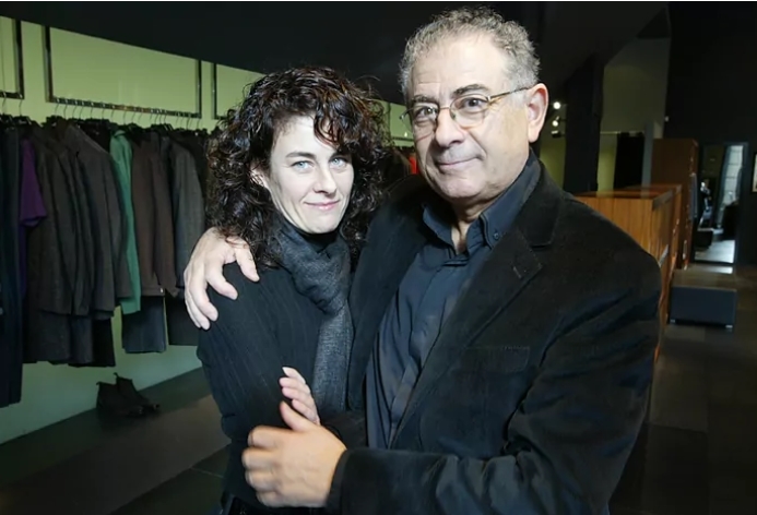 Cristina Mariño con su padre, Roberto Verino, en 2008.