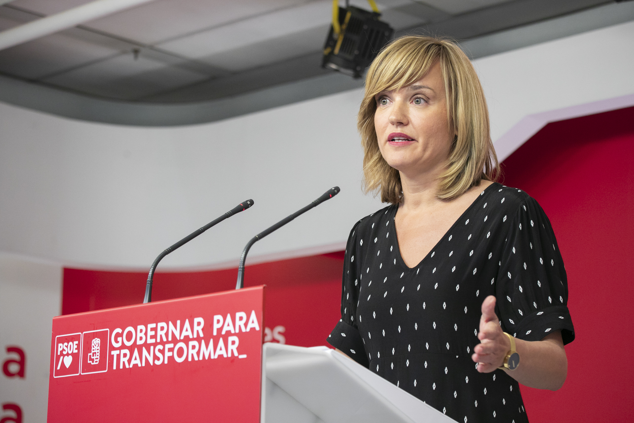 Pilar Alegra, en rueda de prensa desde la sede socialista de Ferraz.