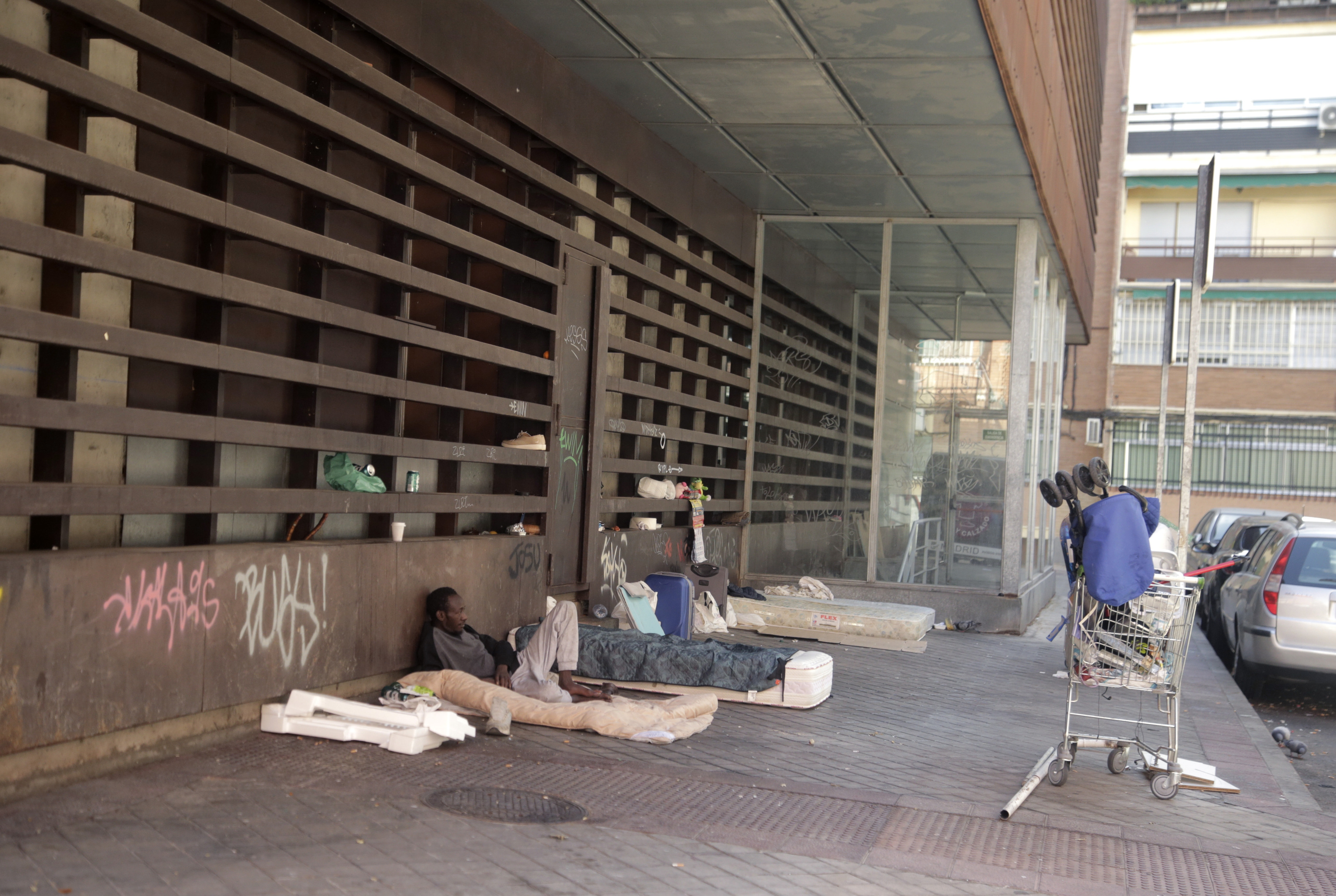El asentamiento de indigentes a las puertas del centro de mayores Centro de Mayores San Vicente de Pal