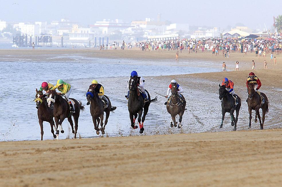 Carreras de caballos en la playa de Las Piletas.
