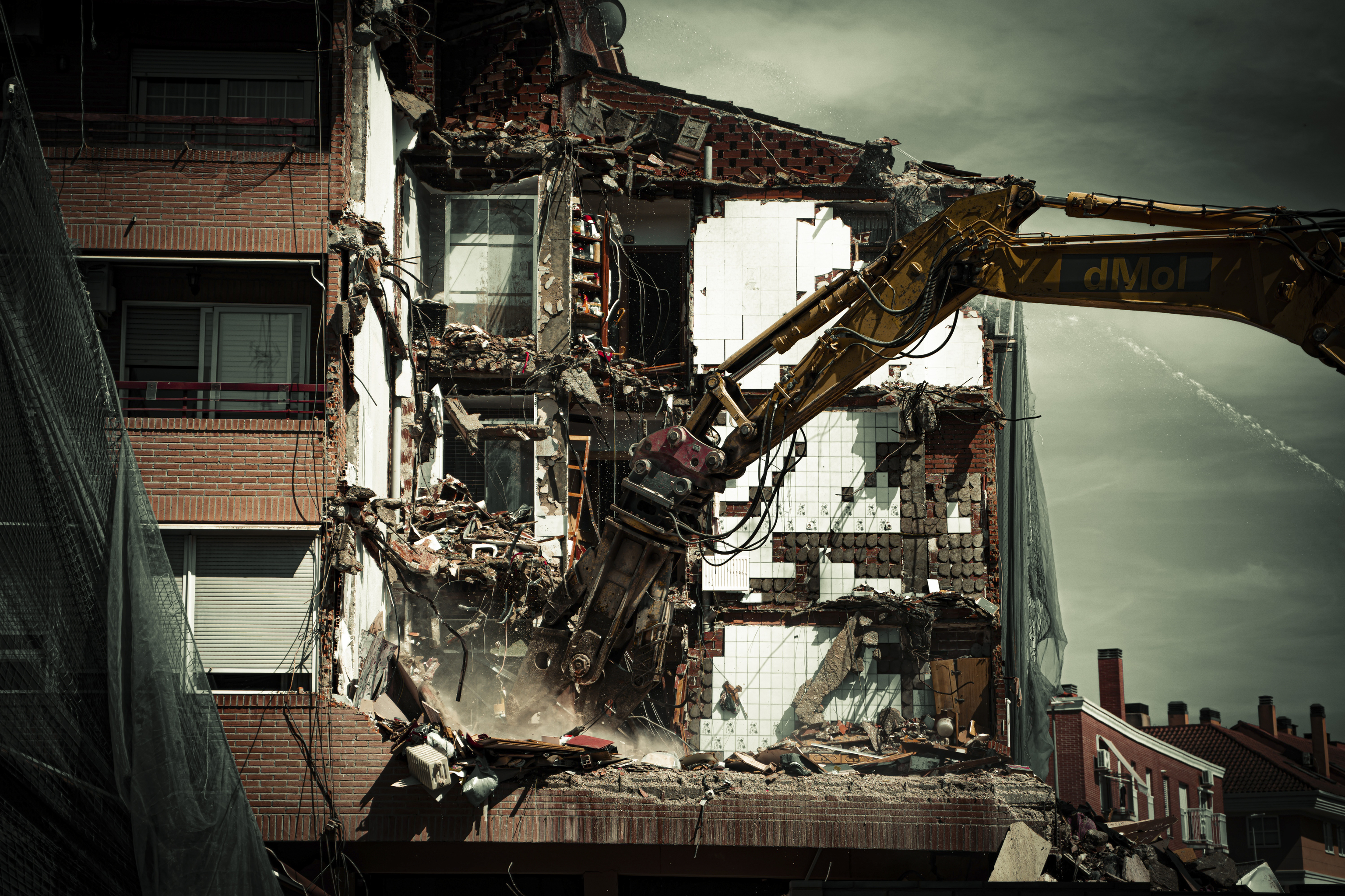 The Rafael Alberti 1 building being demolished.