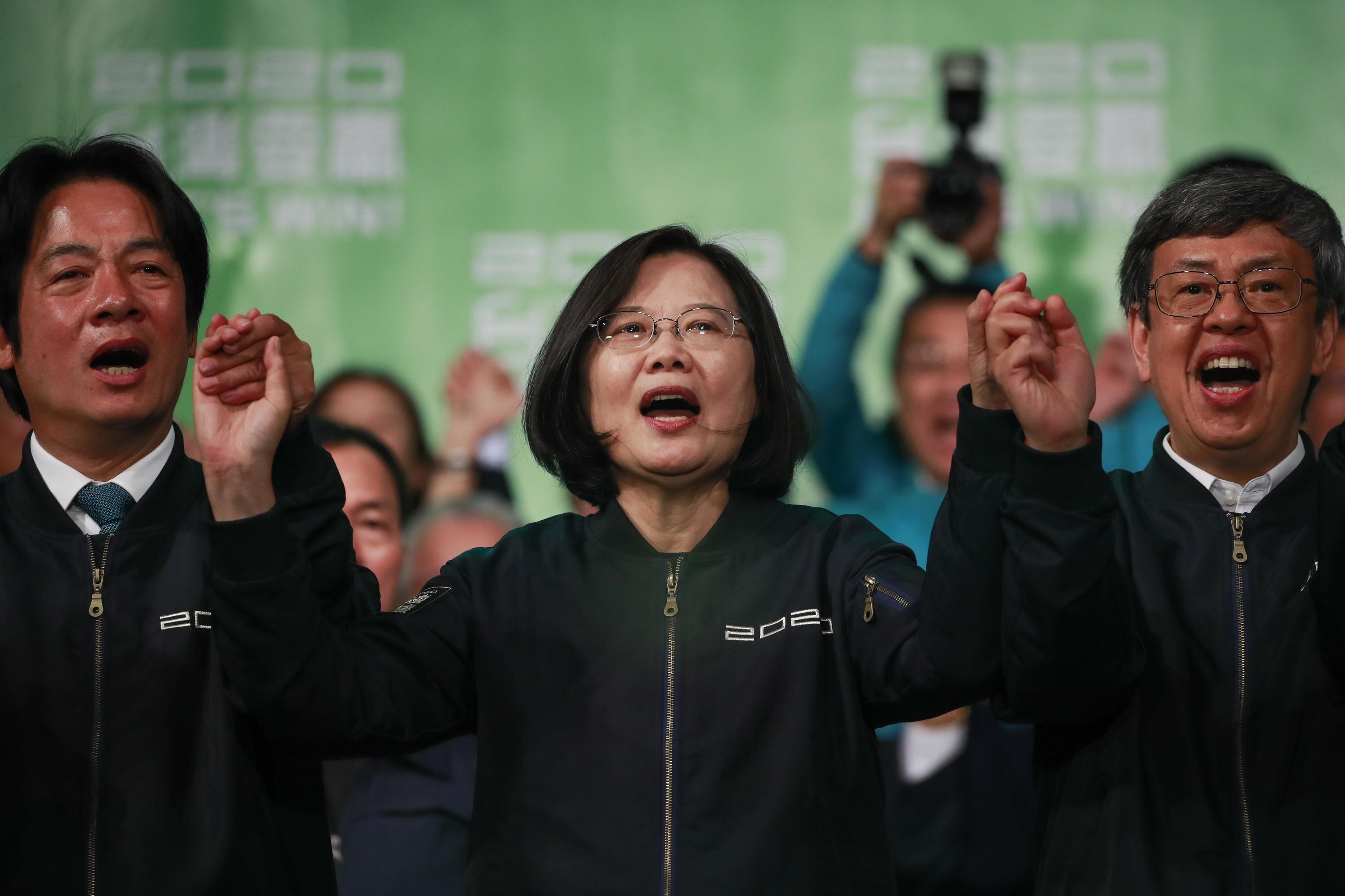 La presidenta de Taiwán, Tsai Ing-wen, reacciona mientras celebra su victoria en las elecciones presidenciales en Taipéi, Taiwán, el 11 de enero de 2020.