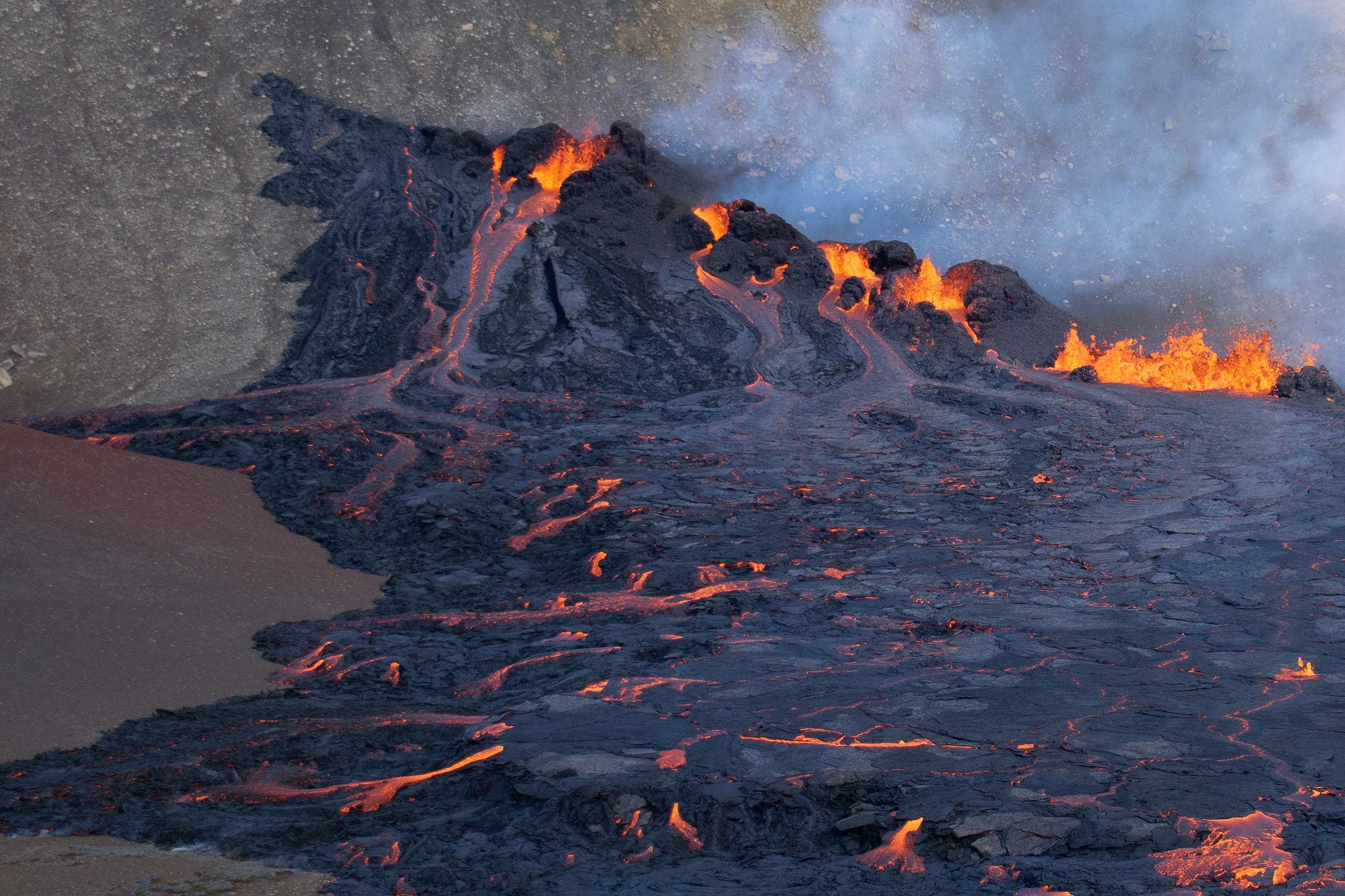 La lava del volcán que ha entrado en erupción