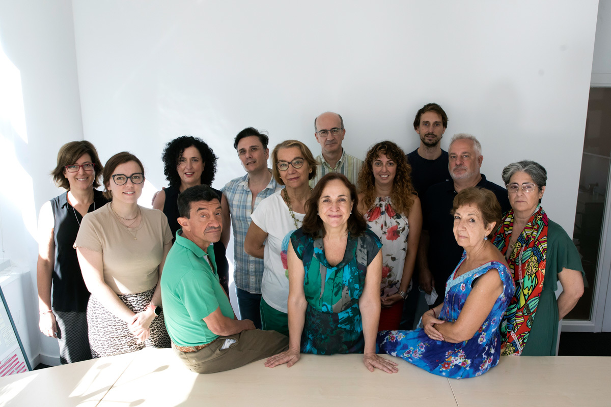 Araceli Arce, en el centro, junto al equipo de la subdirección general de Vigilancia en Salud Pública de la dirección general de Salud Pública de Madrid.