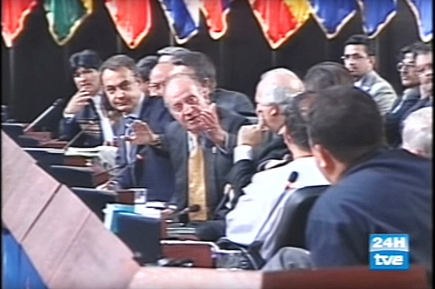 Juan Carlos I manda callar a Chávez en la XVII Cumbre iberoamericana.