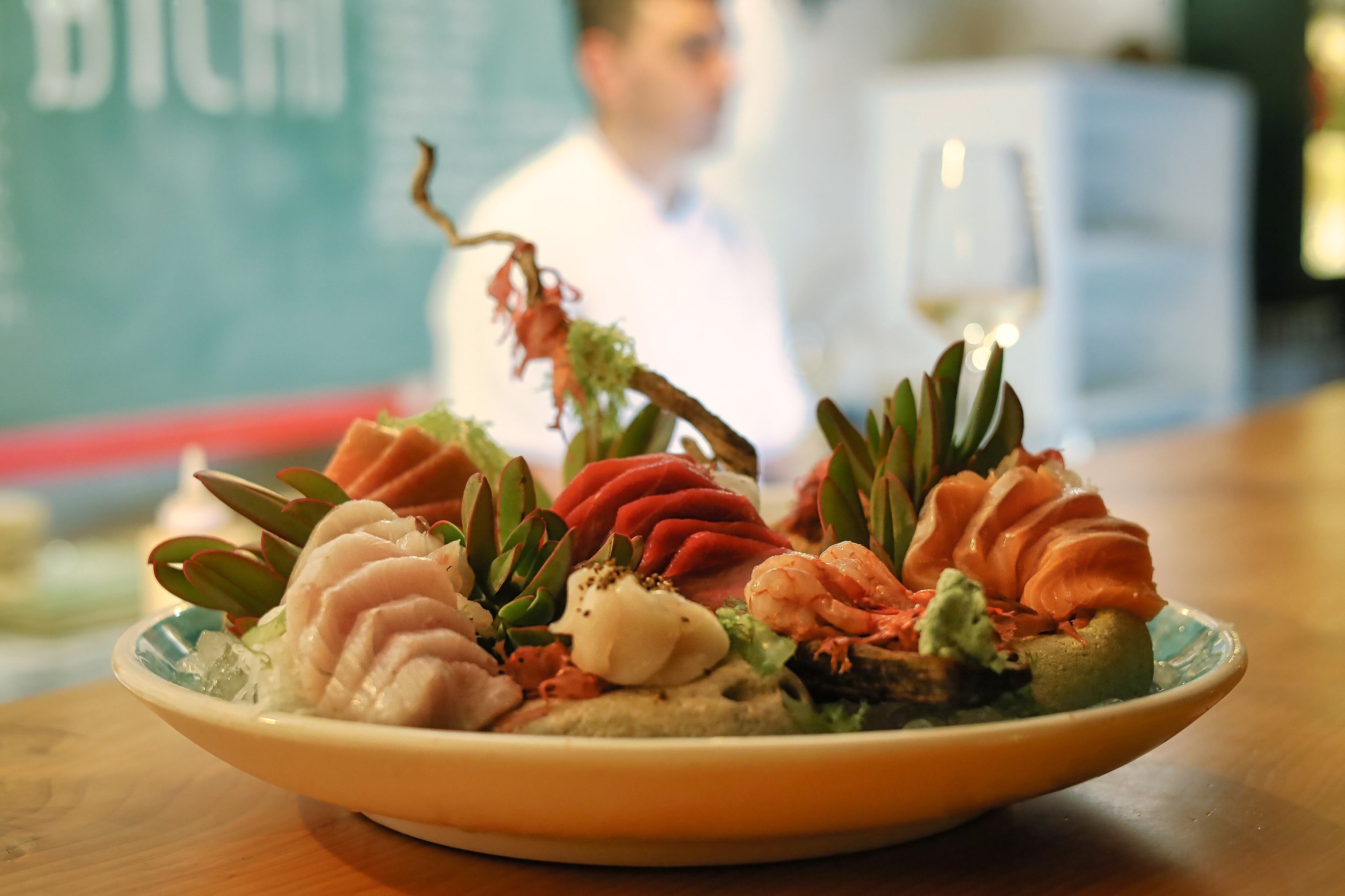 Sashimi de pescado: toro, atn, salmn, vieira, lubina y hamachi.