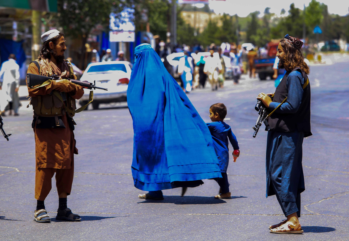 Talibanes patrullando las calles de Kabul, el 11 de agosto de 2022.