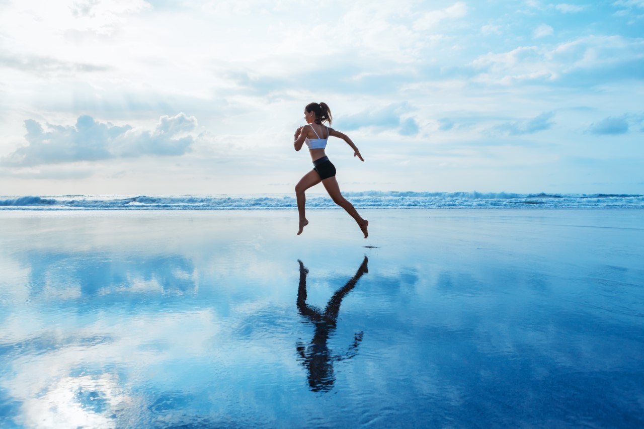 Ni CrossFit, ni running, ni palizones bajo el sol: dedica entre 10 y 20 minutos al día a estas actividades durante las vacaciones
