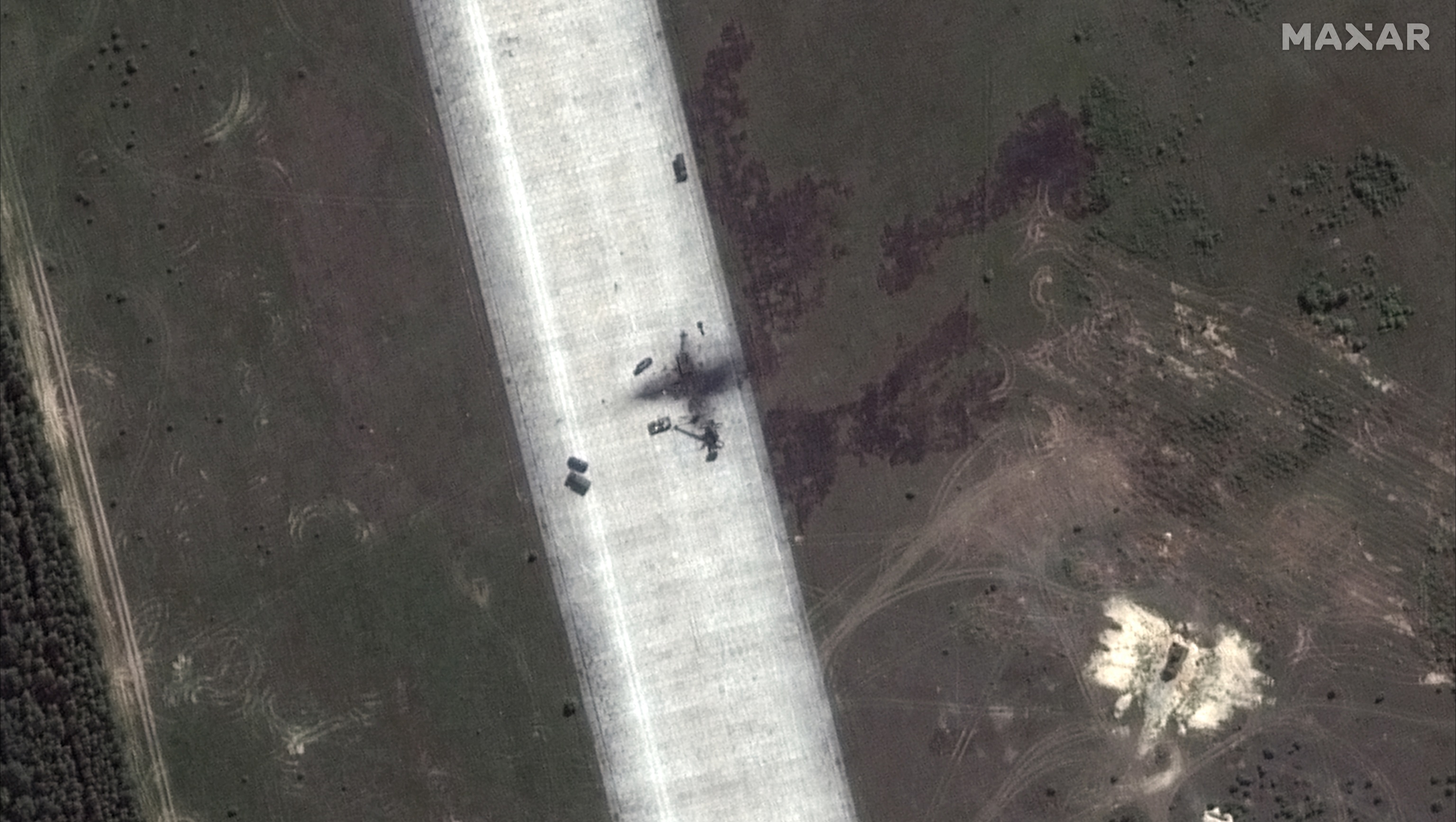 Imagen de satélite del aeródromo de Ziabrauka, en Bielorrusia, tras un bombardeo.