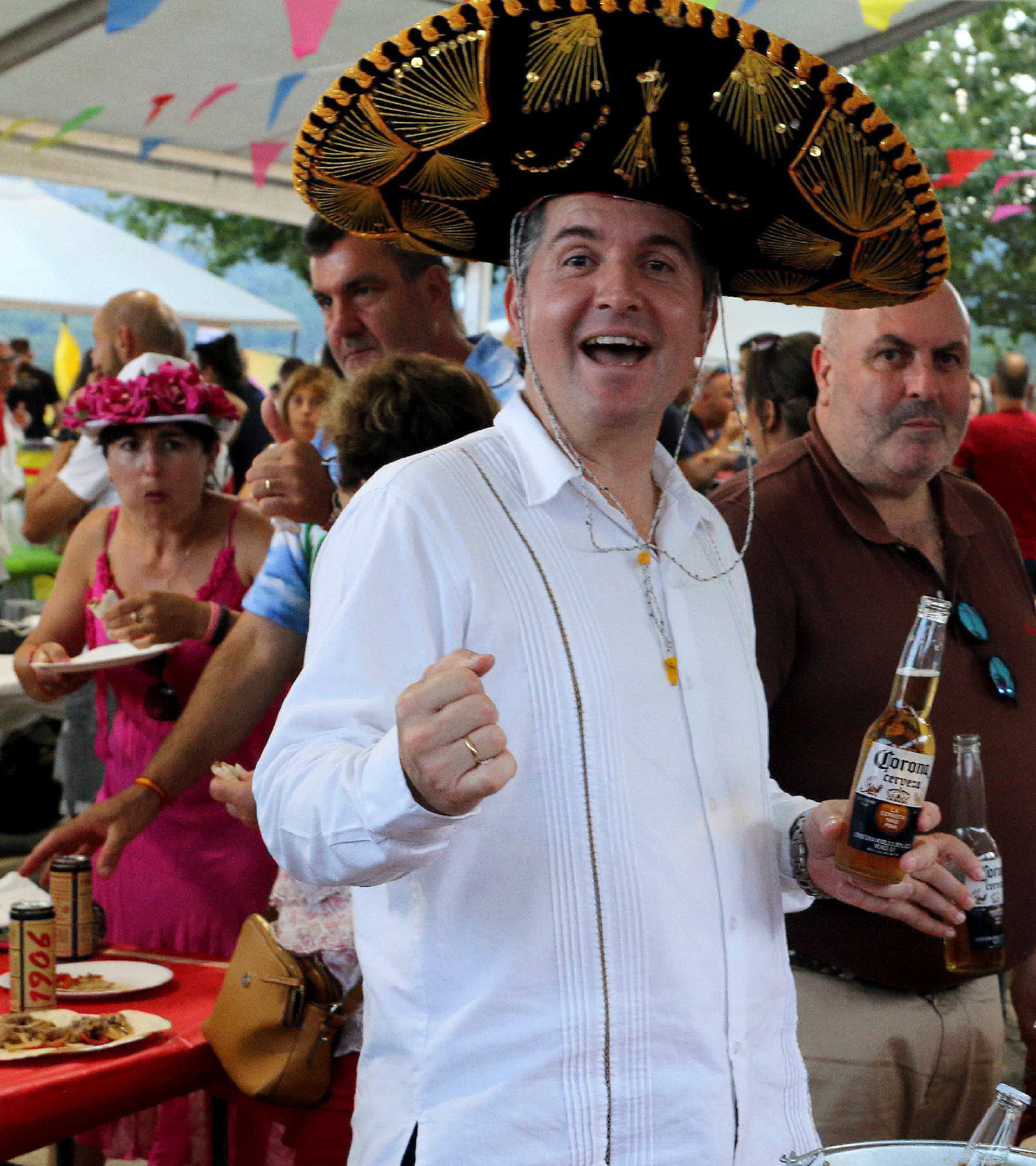 Alberto Dacasa, en la fiesta mexicana de Avin.