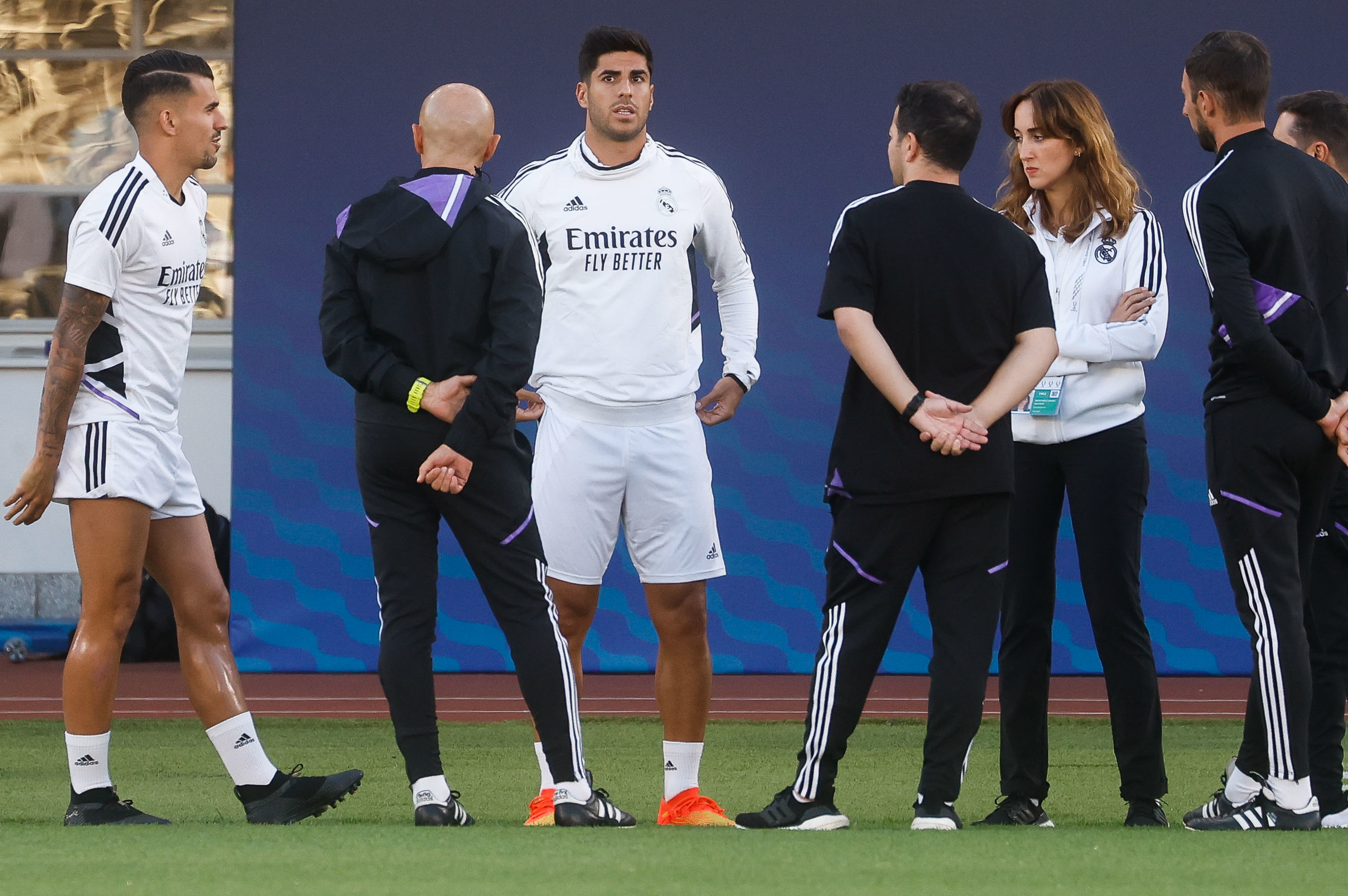 Asensio, junto a varios asistentes del Madrid.
