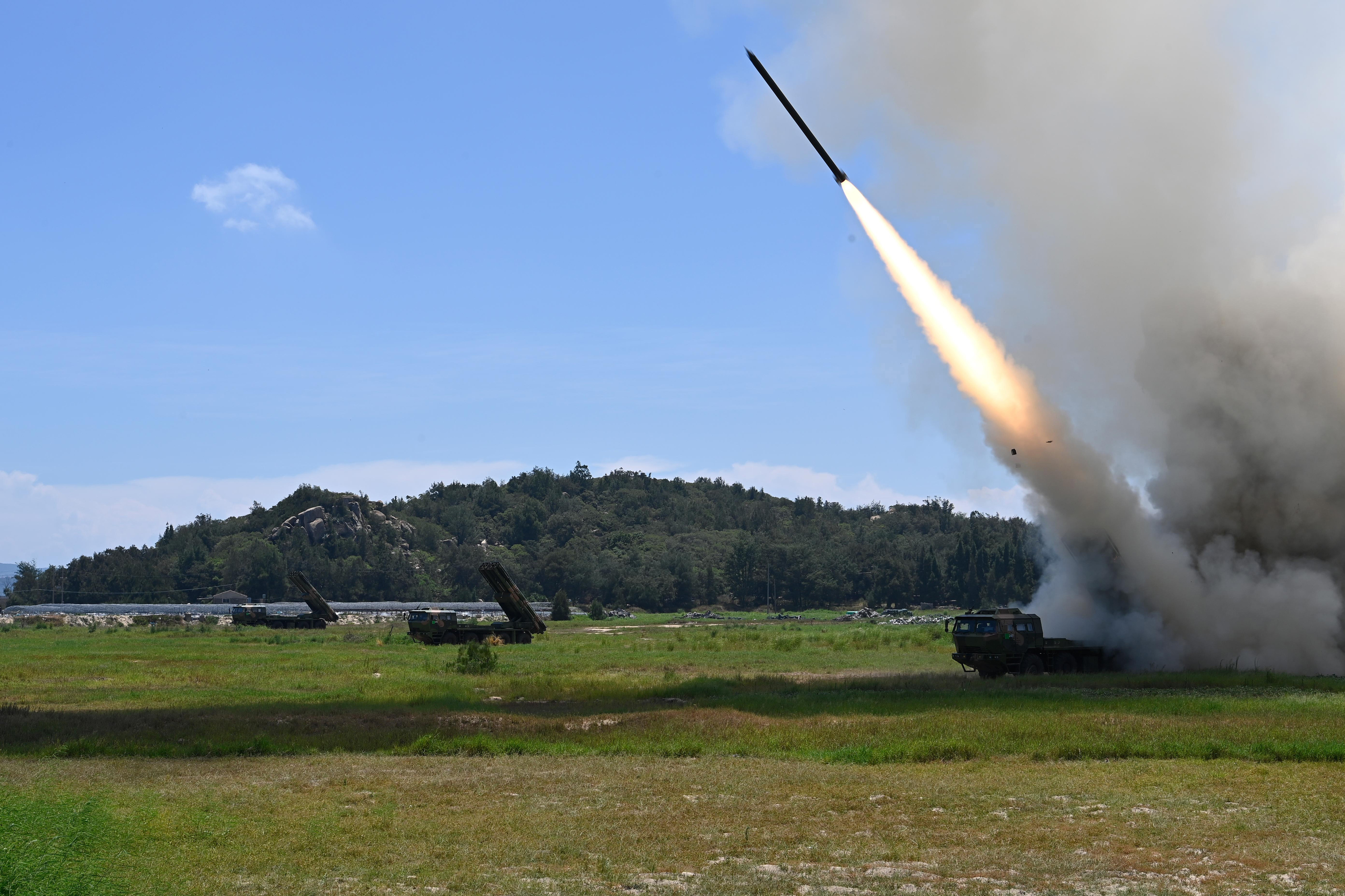 Un comandante de EEUU pide dar respuesta a los nuevos disparos de misiles chinos alrededor de Taiwan