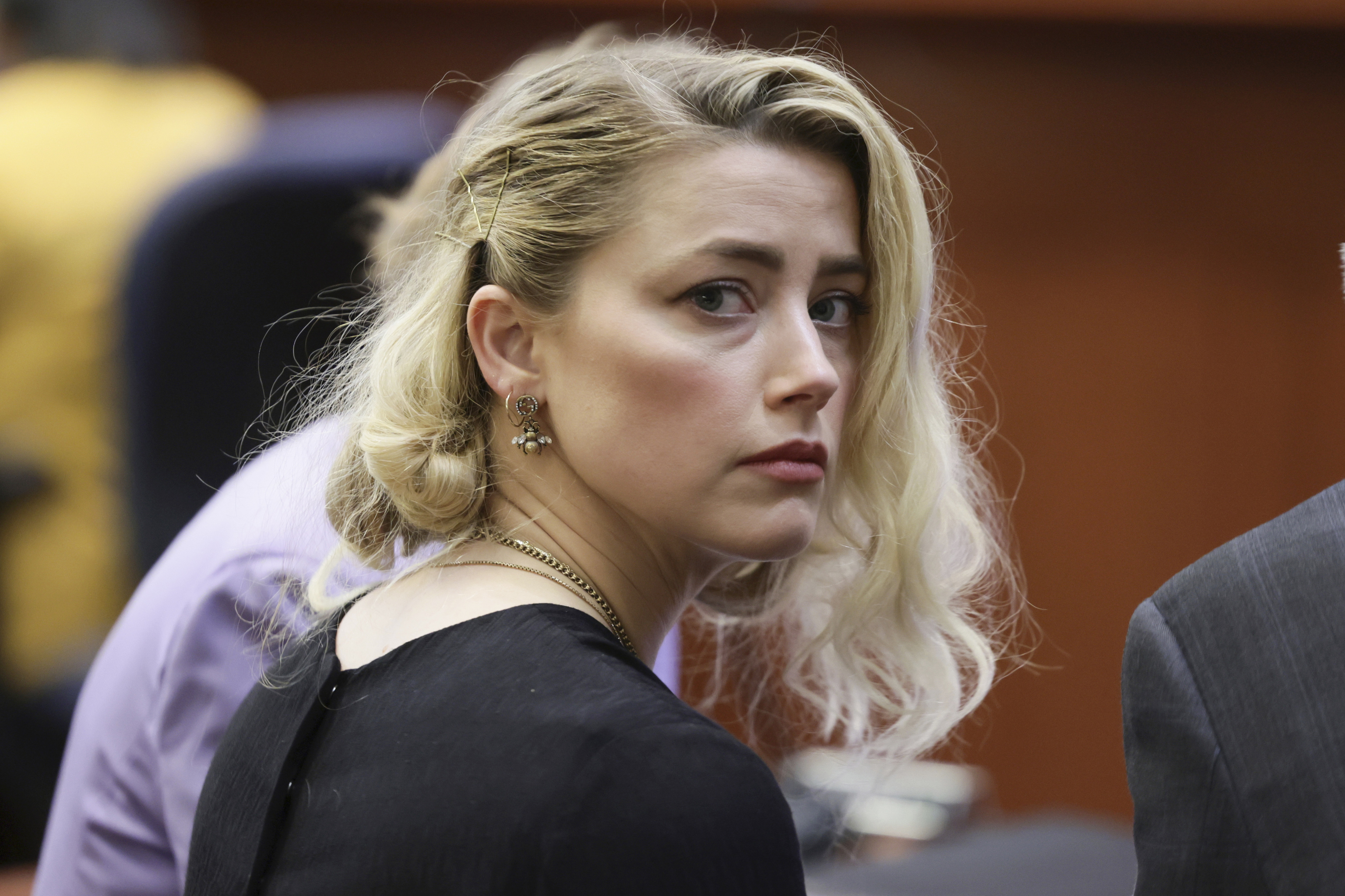 La actriz Amber Heard durante el juicio celebrado en junio de 2021 en Virginia.