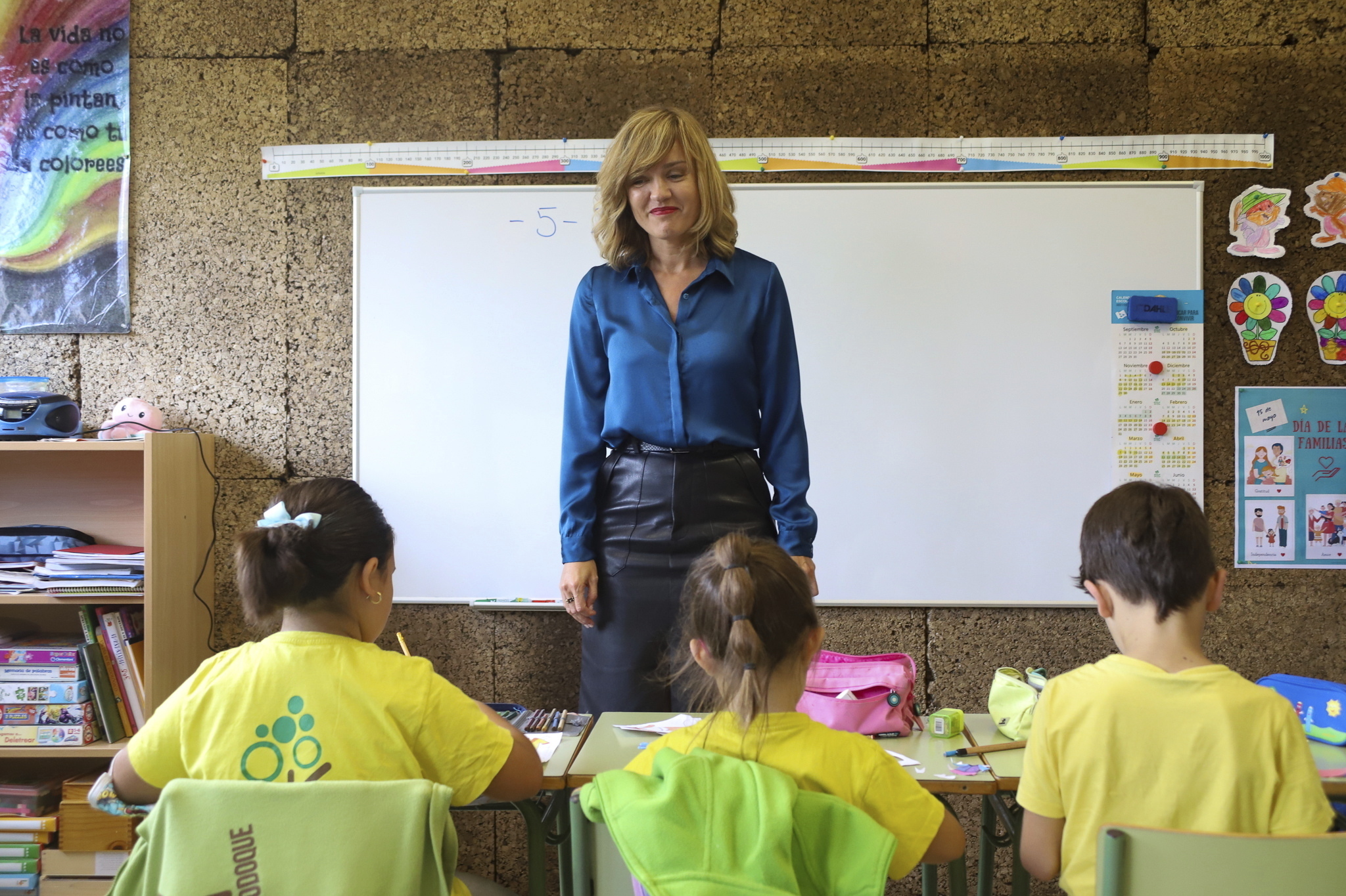 La ministra de Educación, Pilar Alegría, en un colegio de La Palma.