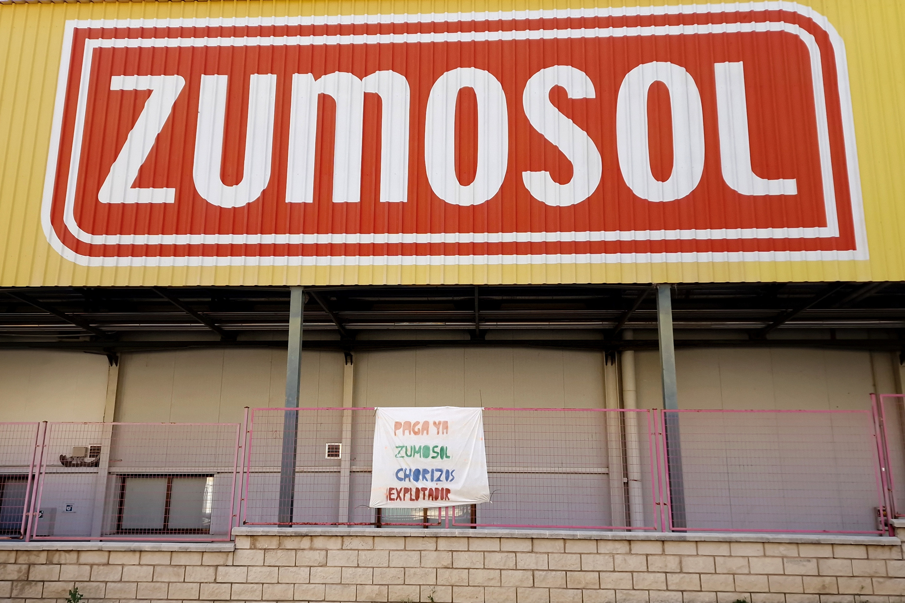 Los trabajadores de Zumosol ganan su primera batalla legal: «David ha vencido a Goliat»