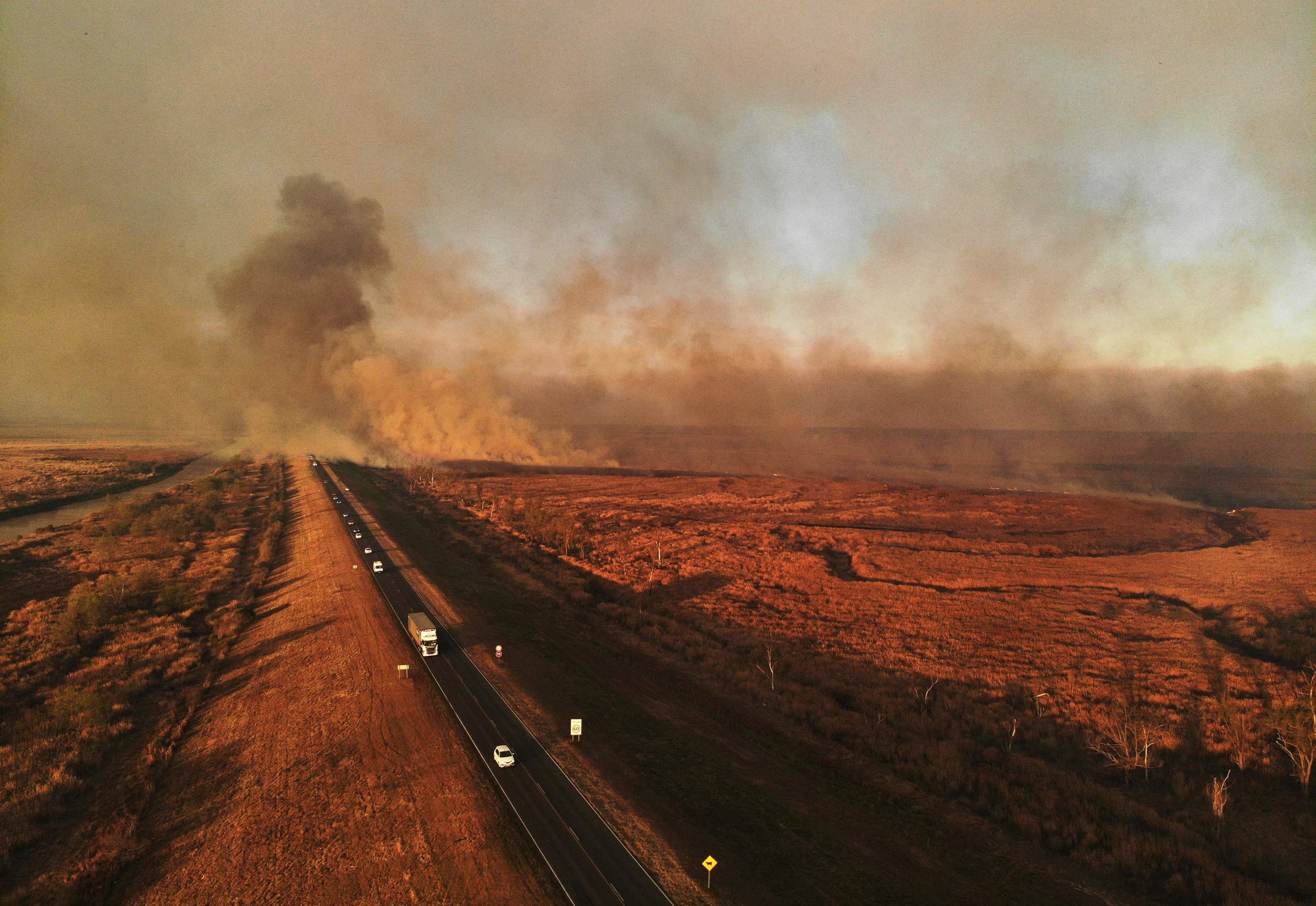 Los incendios forestales arrasan las islas a lo largo del Delta del Paran cerca de Victoria, en la provincia argentina de Entre Ros.