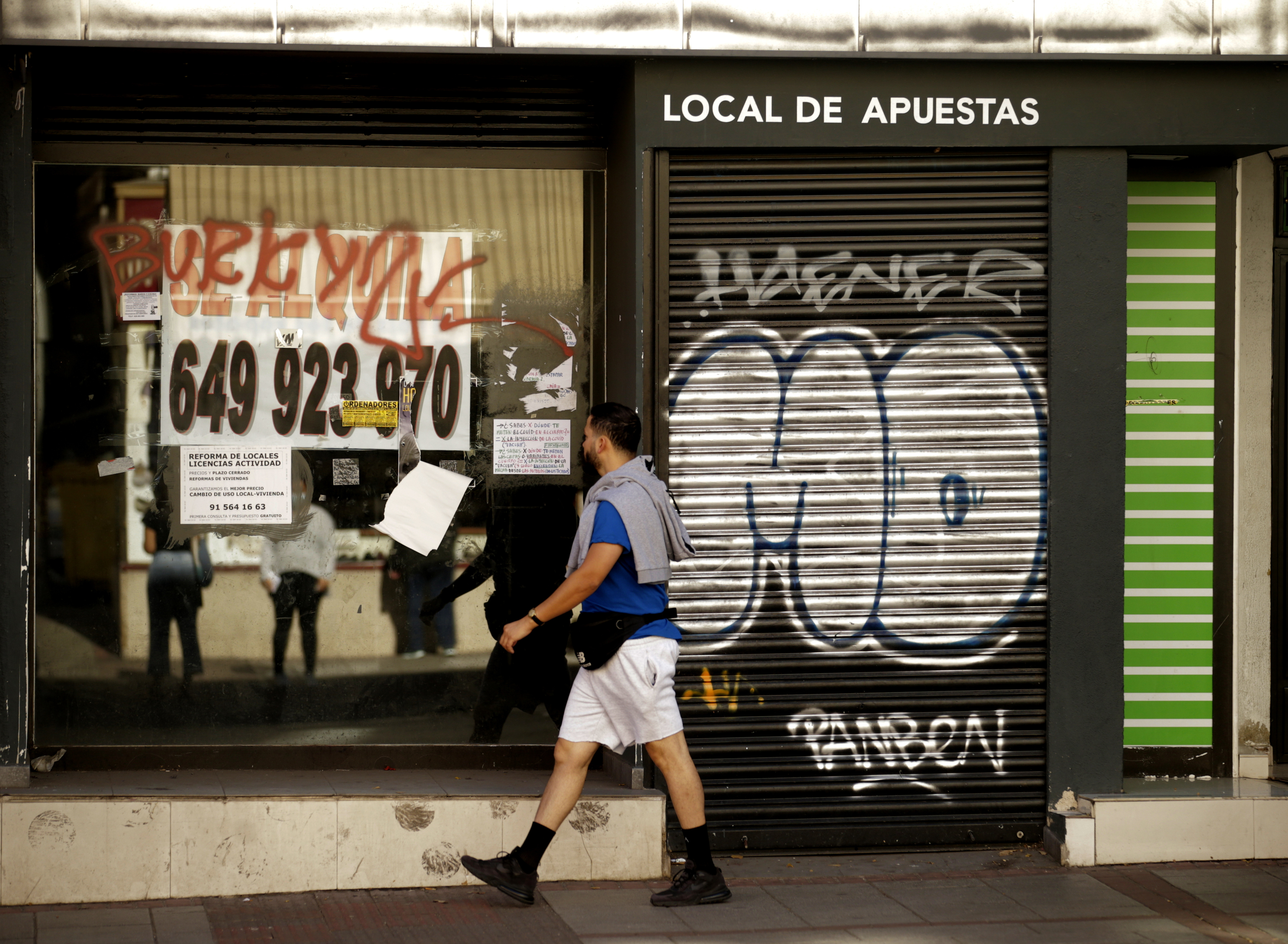 El enésimo conflicto por las casas de apuestas: la Comunidad quiere  permitir el pago con tarjetas de crédito pese a la oposición vecinal |  Madrid
