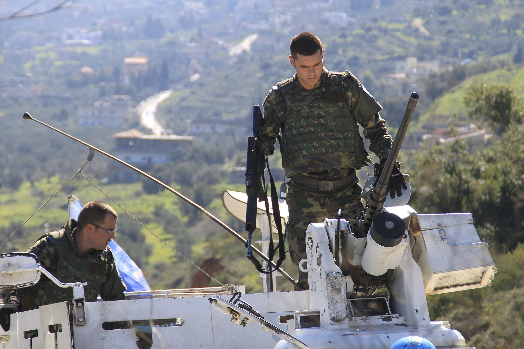 Militares espaoles, de patrulla en el sur del Lbano.
