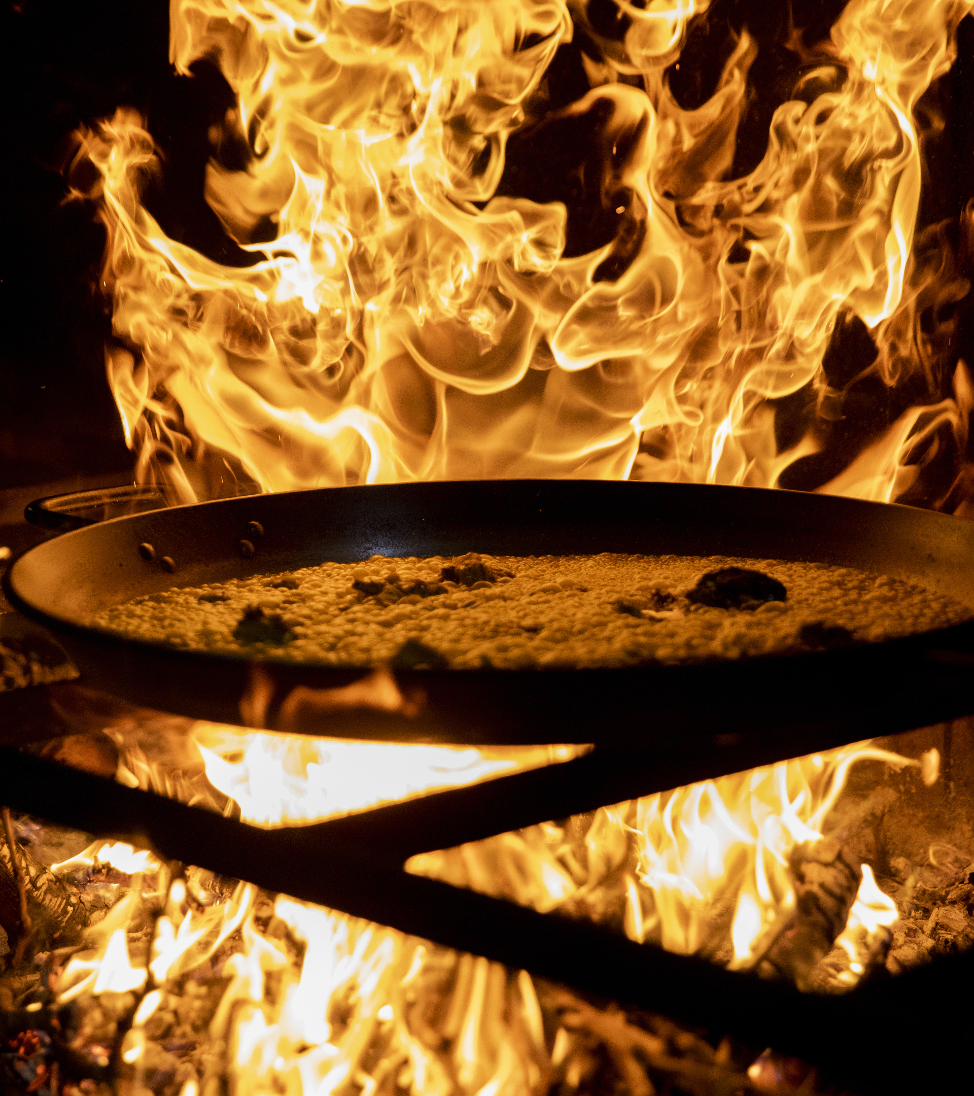 Paellas a 55,7 grados en la cocina del infierno: "Me llaman la chef del fuego"