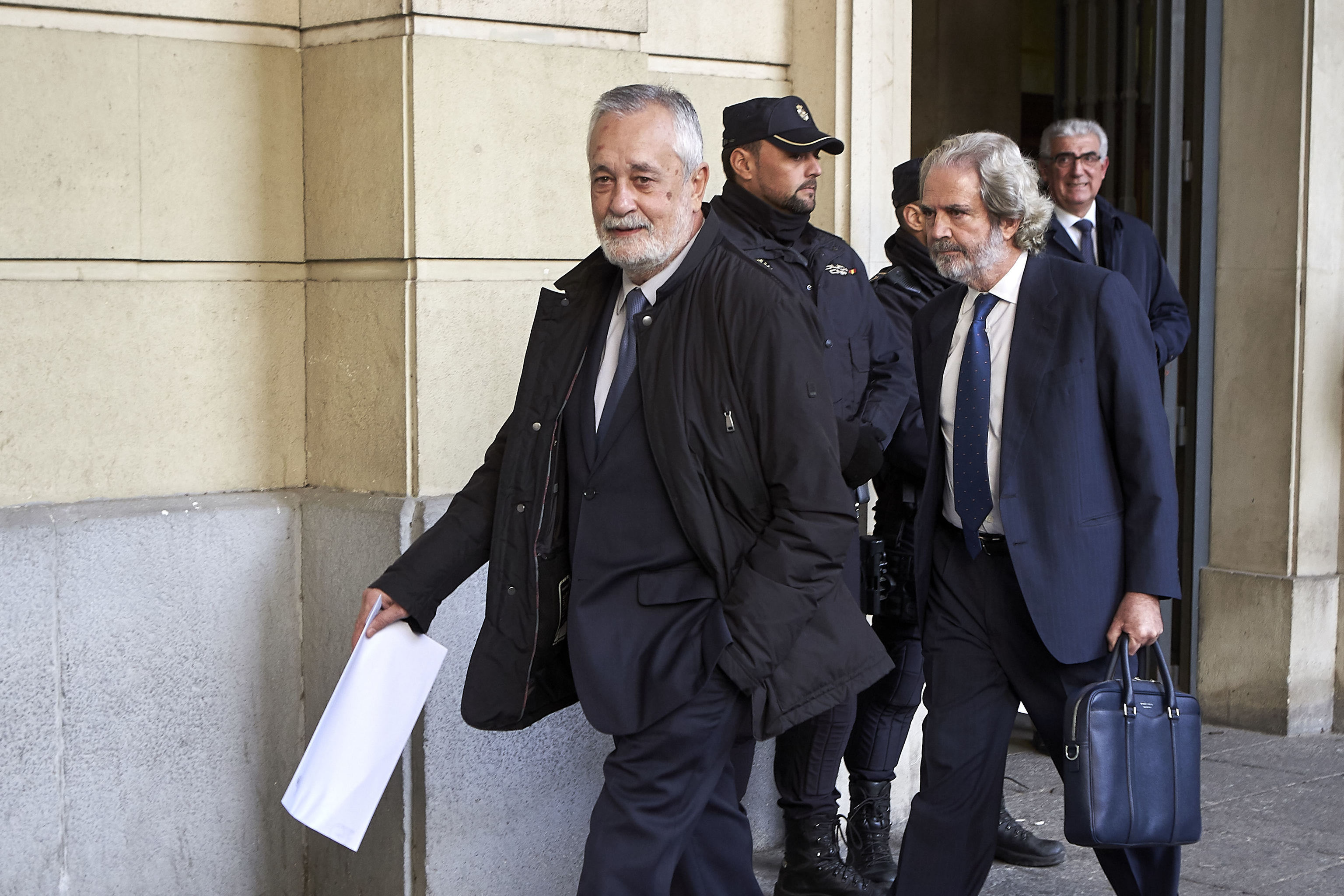 Griñán, el 19 de noviembre de 2019, tras recoger en la Audiencia de Sevilla la sentencia que lo condena.