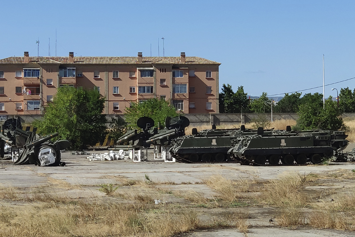 Carros militares en el cuartel de Casetas (Zaragoza).